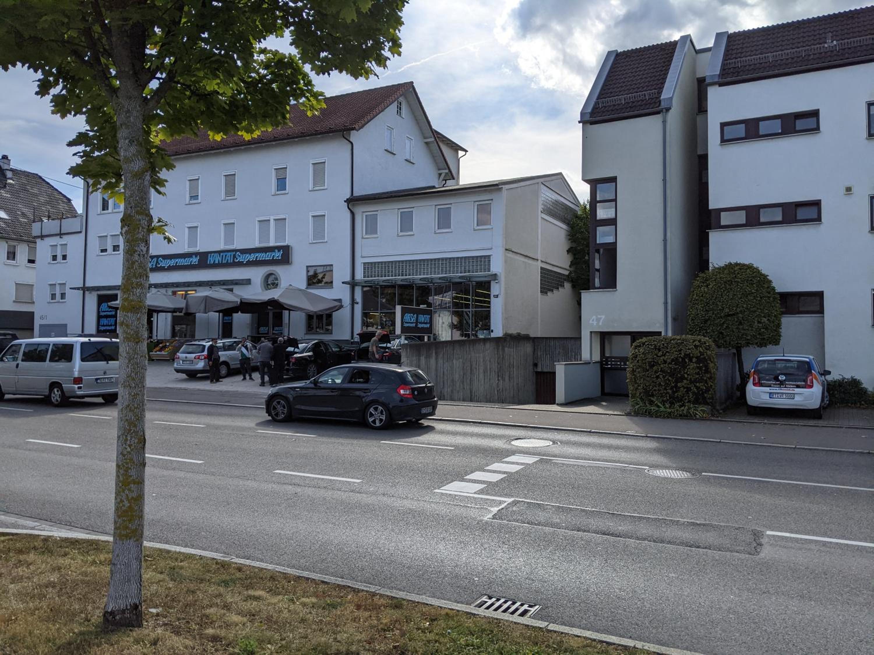 Apartment with parking garage
