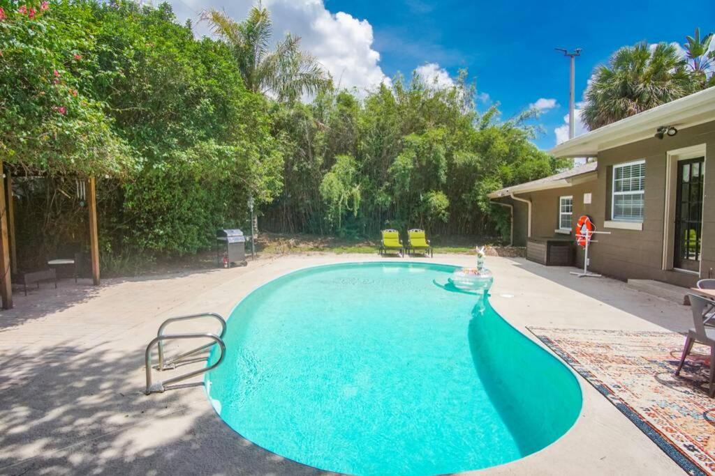 Boho Vibes- private pool- 10 min to Raymond James view 5