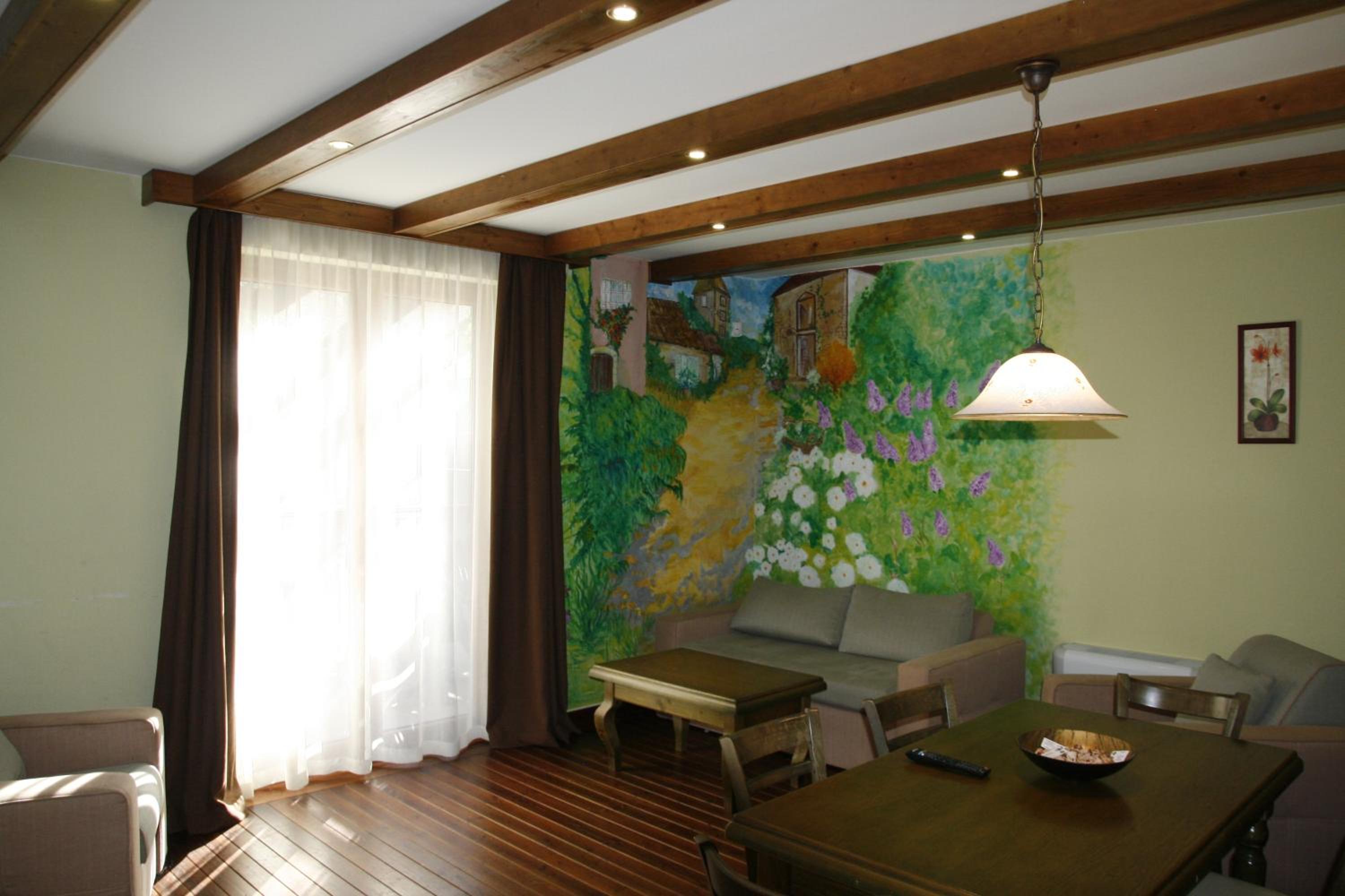 Tó apartmanházak