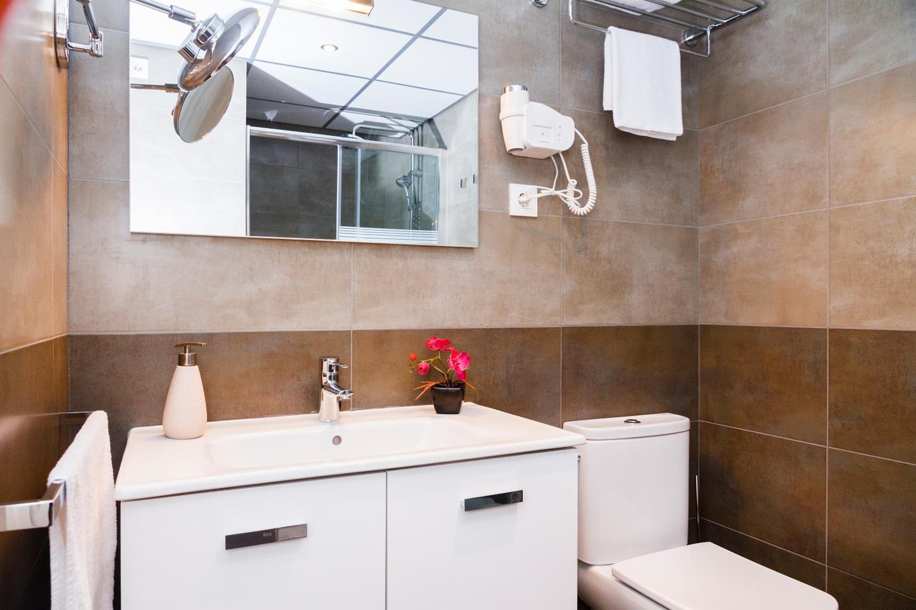 Feelathome Plaza Apartments