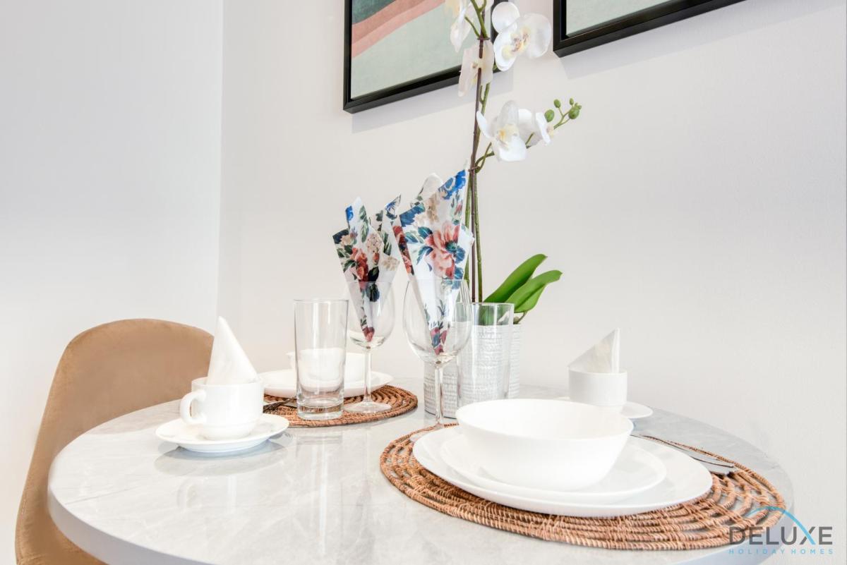 Snug Studio at Bloom Towers C JVC by Deluxe Holiday Homes