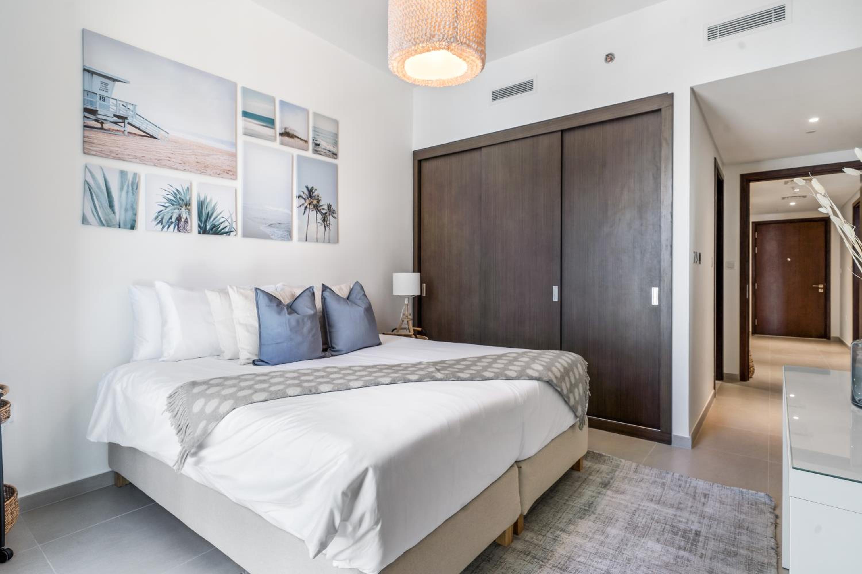 High-End Chic Apartment, Close to Burj Khalifa
