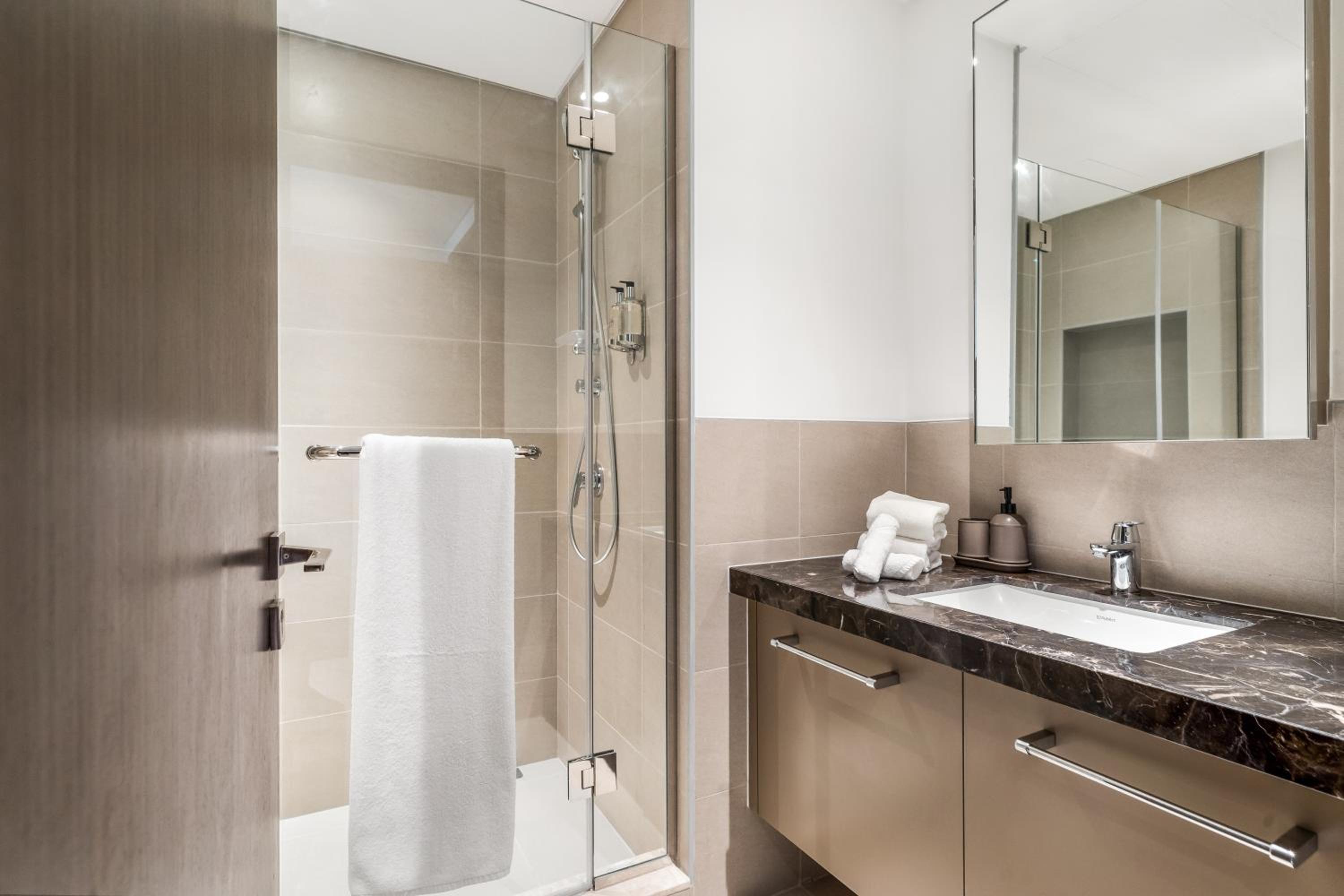 High-End Chic Apartment, Close to Burj Khalifa