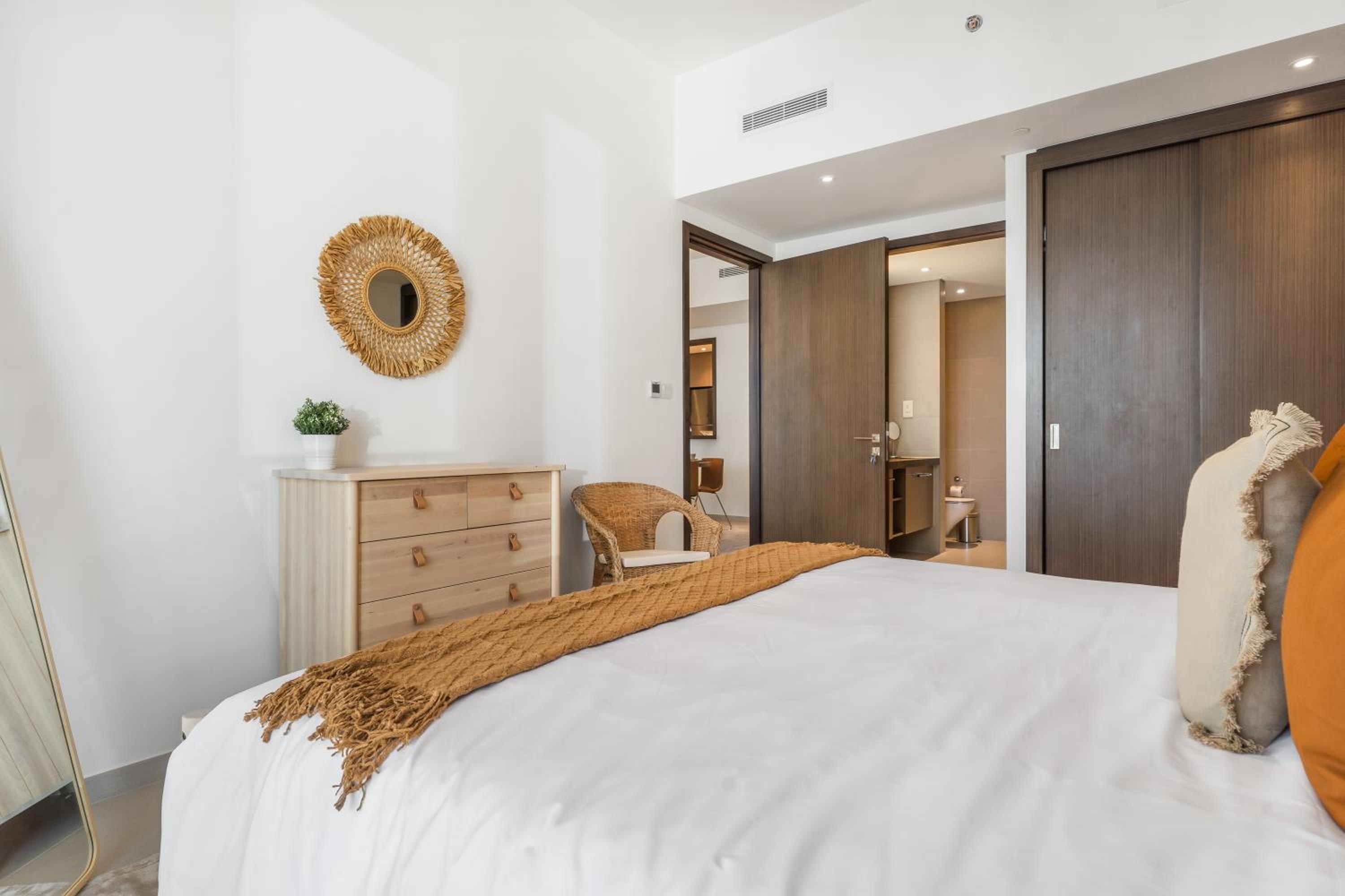 High-End Chic Apartment, Close to Burj Khalifa
