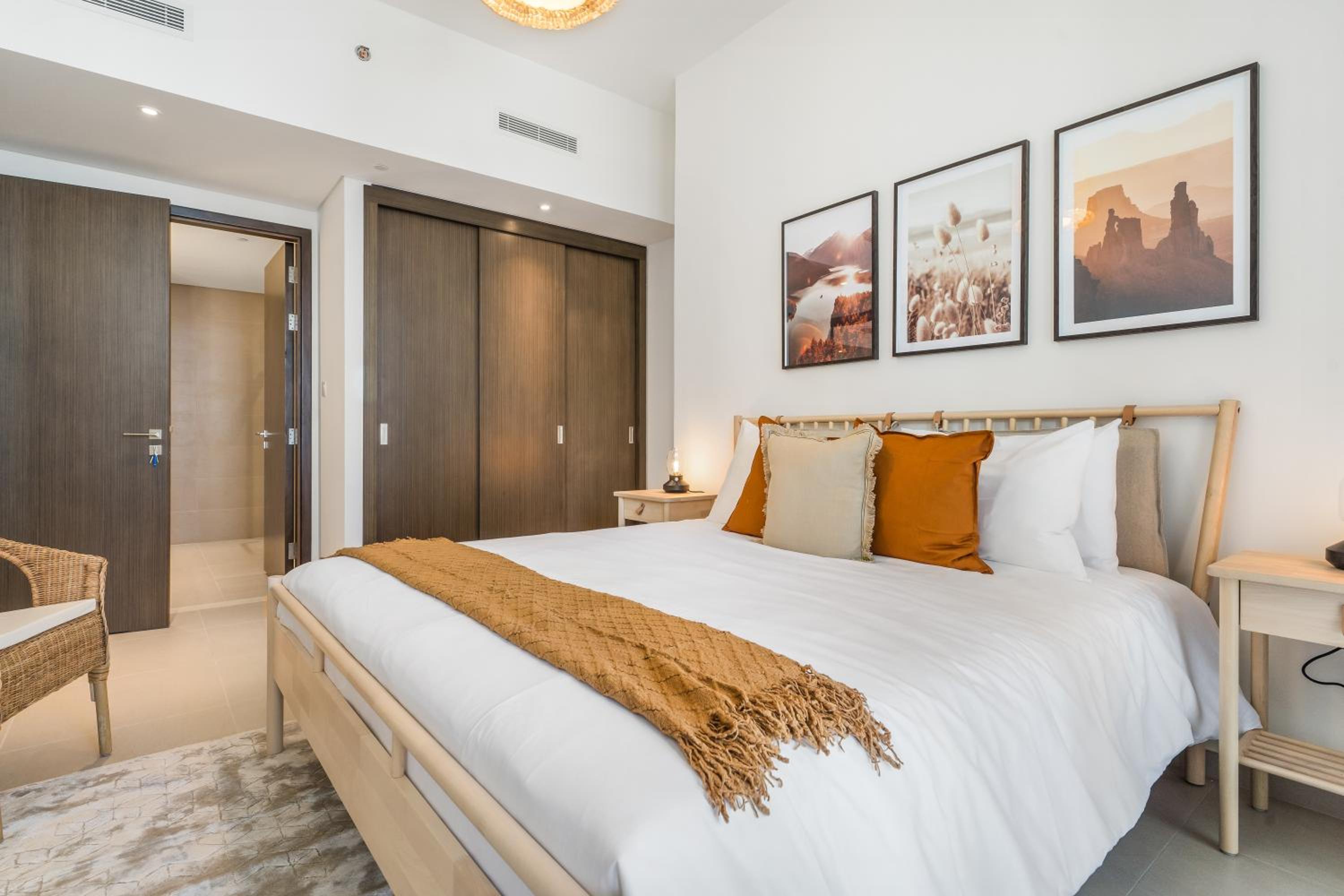 High-End Chic Apartment, Close to Burj Khalifa