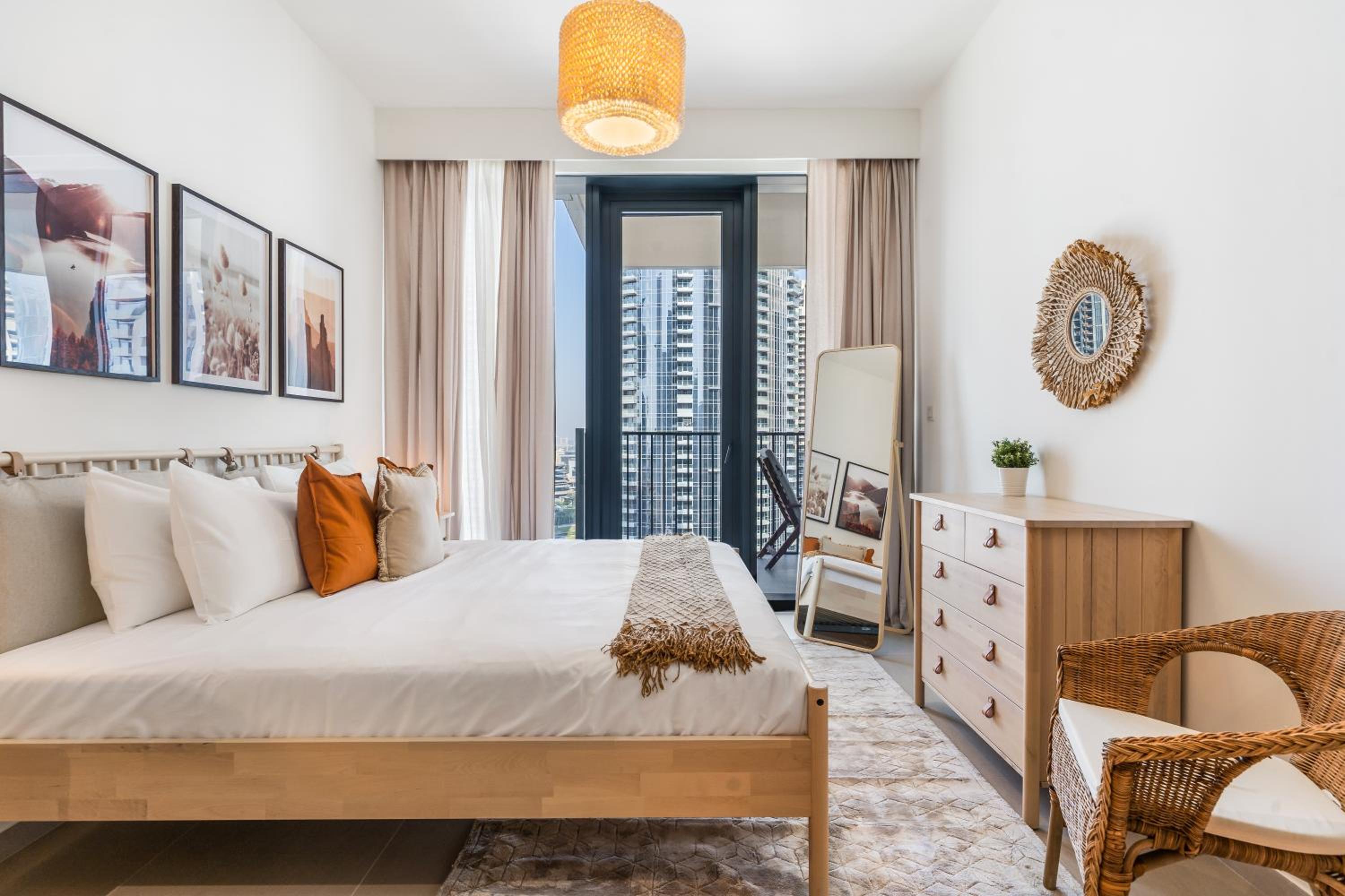 High-End Chic Apartment, Close to Burj Khalifa
