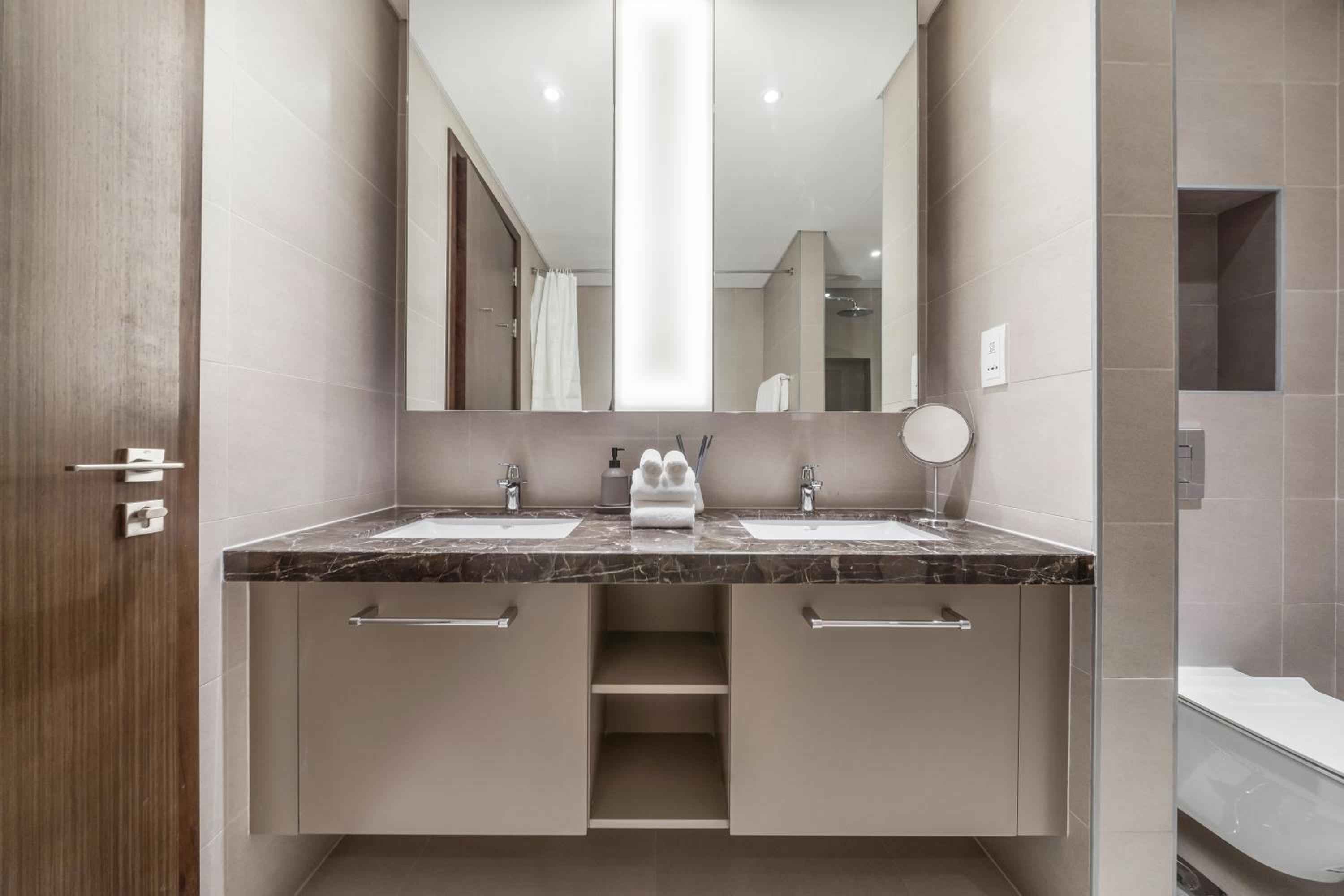 High-End Chic Apartment, Close to Burj Khalifa