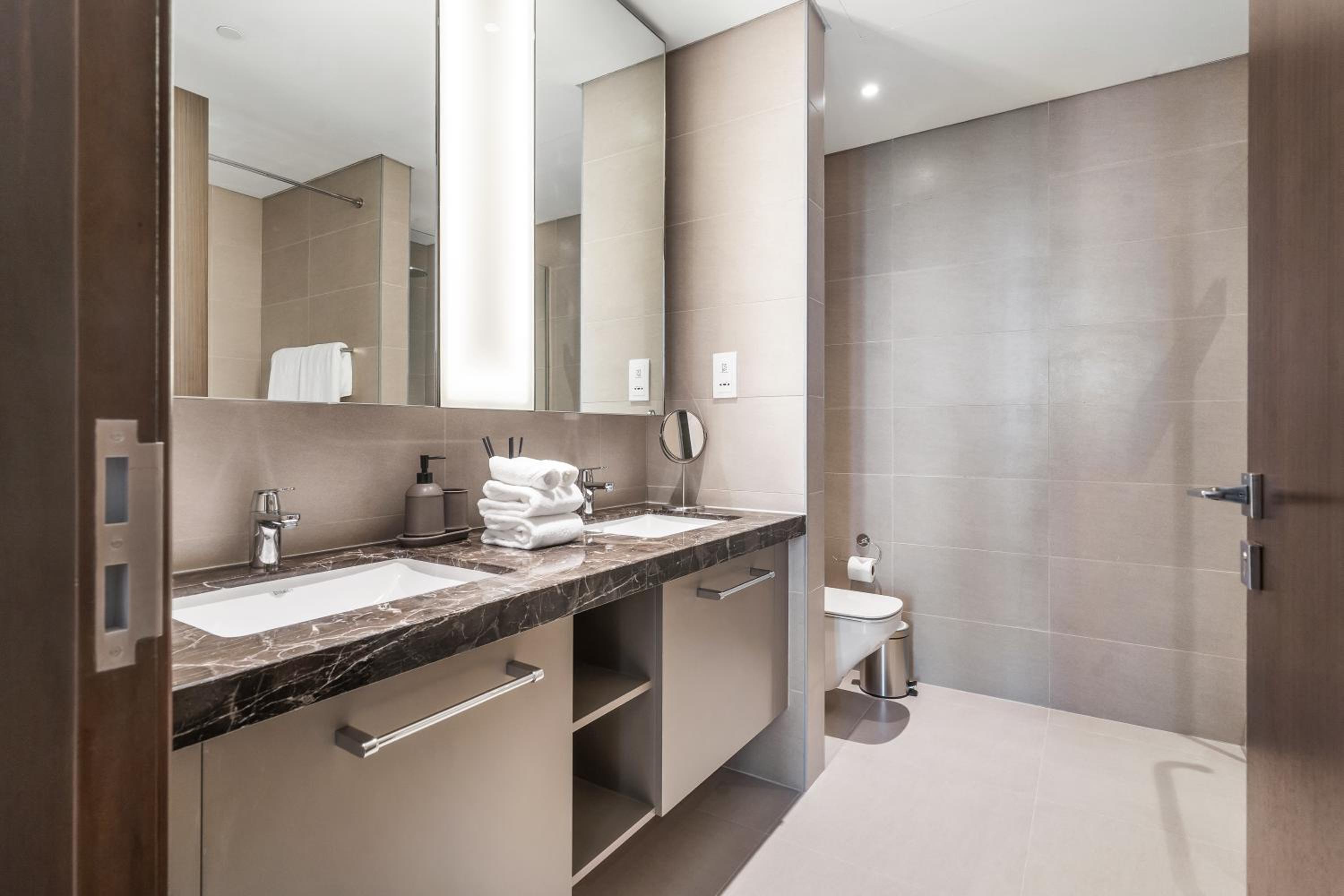 High-End Chic Apartment, Close to Burj Khalifa