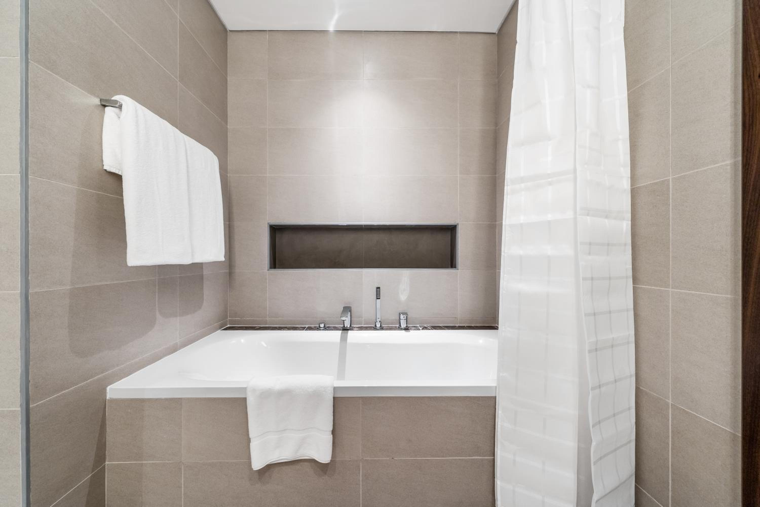 High-End Chic Apartment, Close to Burj Khalifa — Dubai photo 3