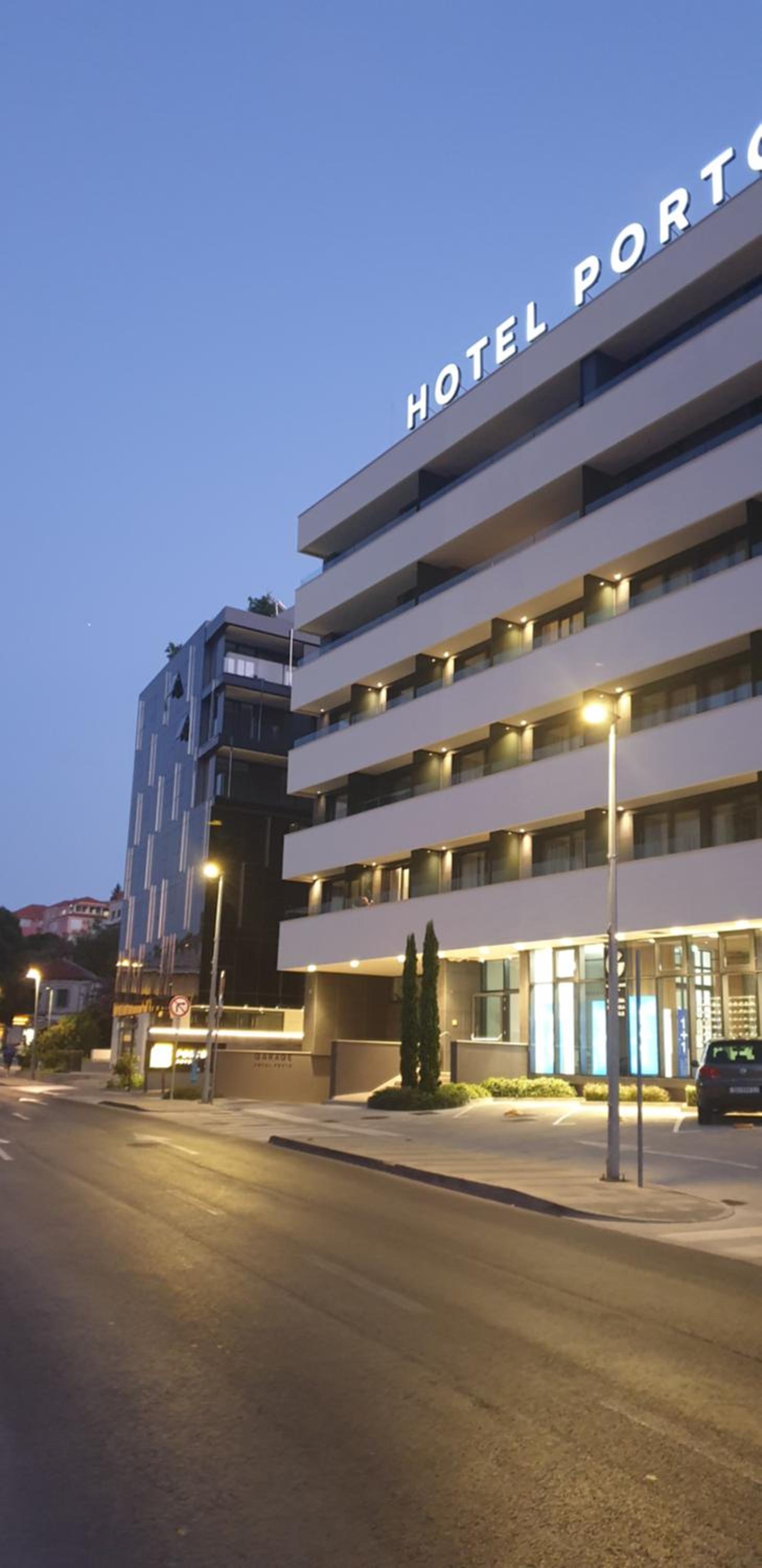 Golden Studio - private parking