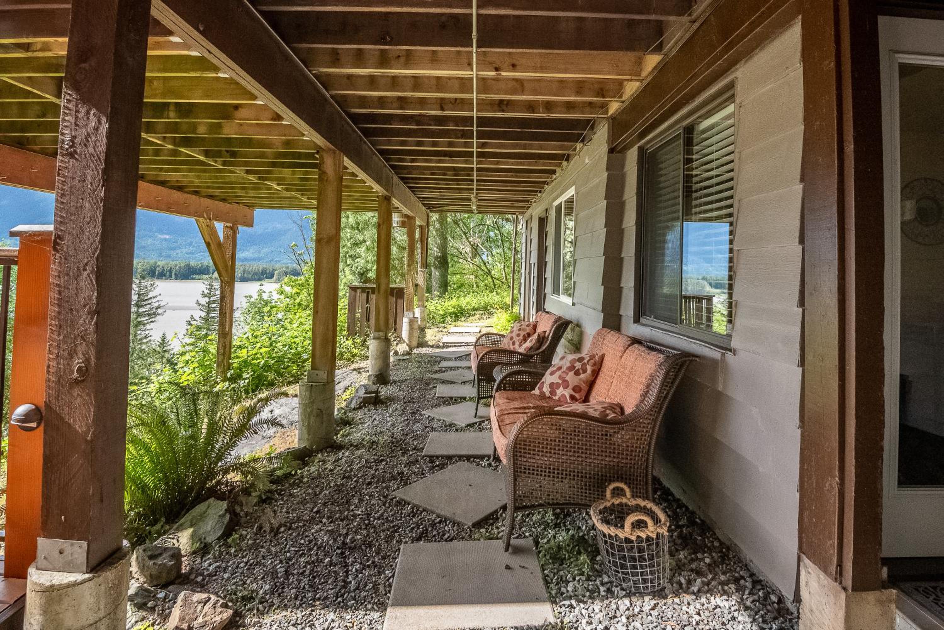 The Fraser River's Edge BB Lodge - Property Image 24