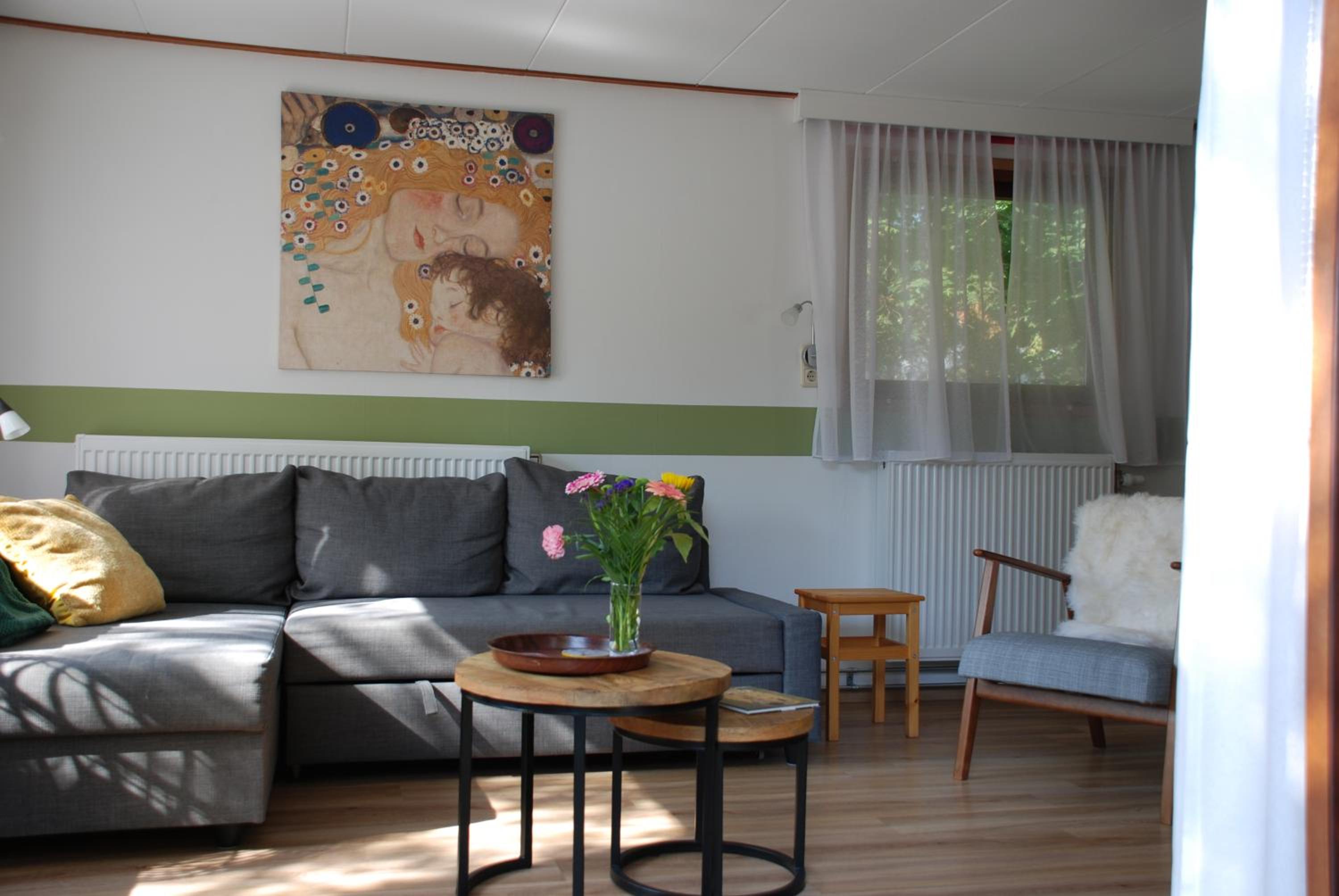 Charmant chalet op een bospark op de Veluwe view 4