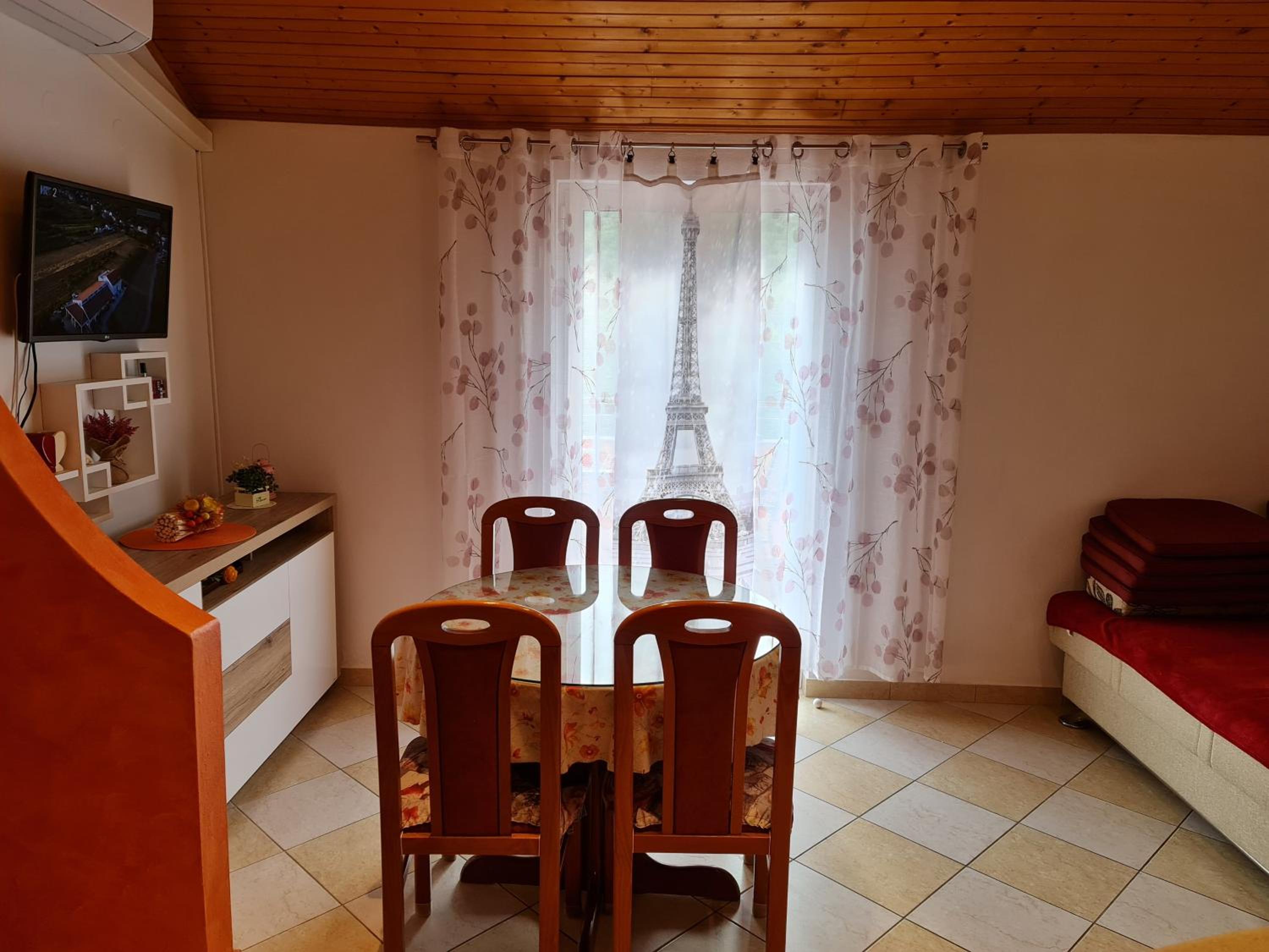 Diana Apartman view 3