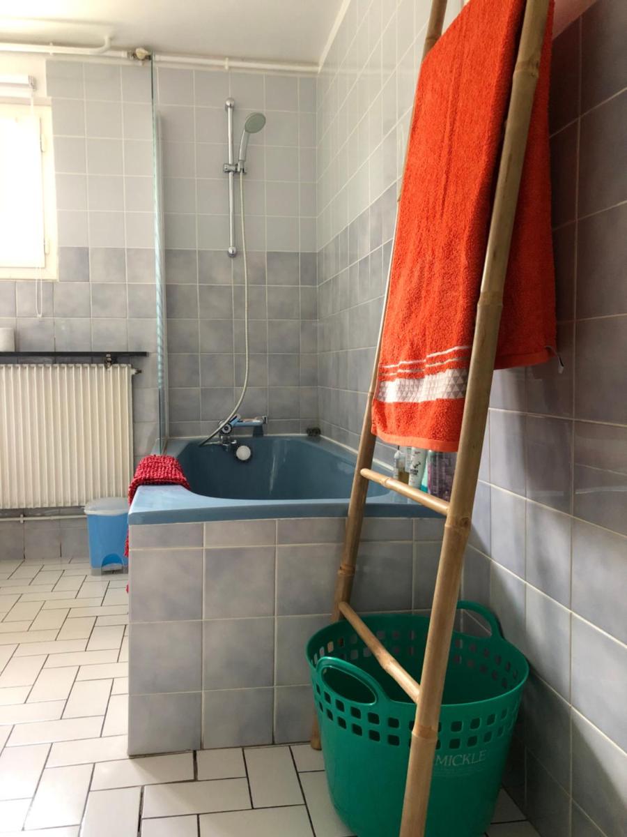 Room in house near Lycee International St Germain en Laye view 2