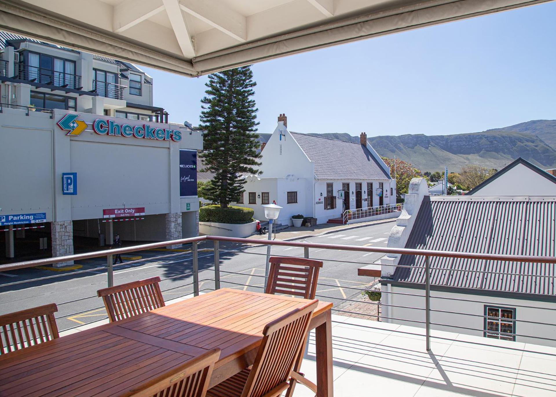Marine Square Luxury Suites - Image 4