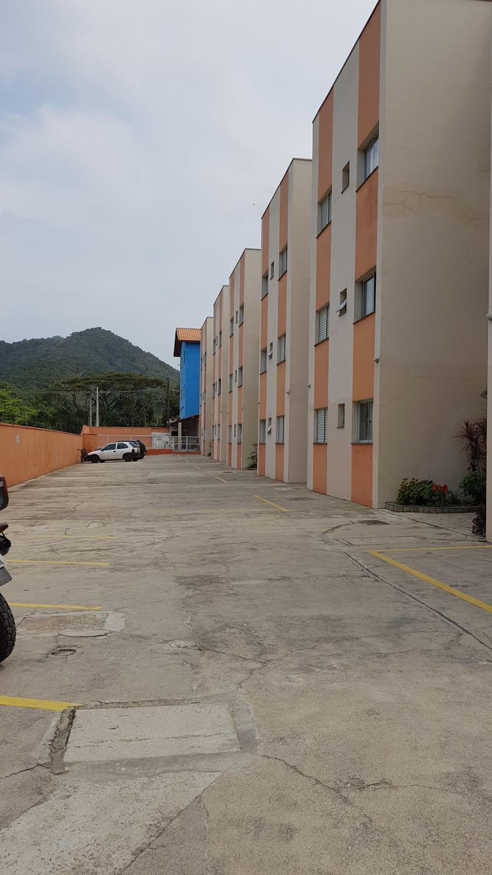 Apto confortável no Itaguá, 2 quartos, 1 wc, ar, wifi, garagem view 3