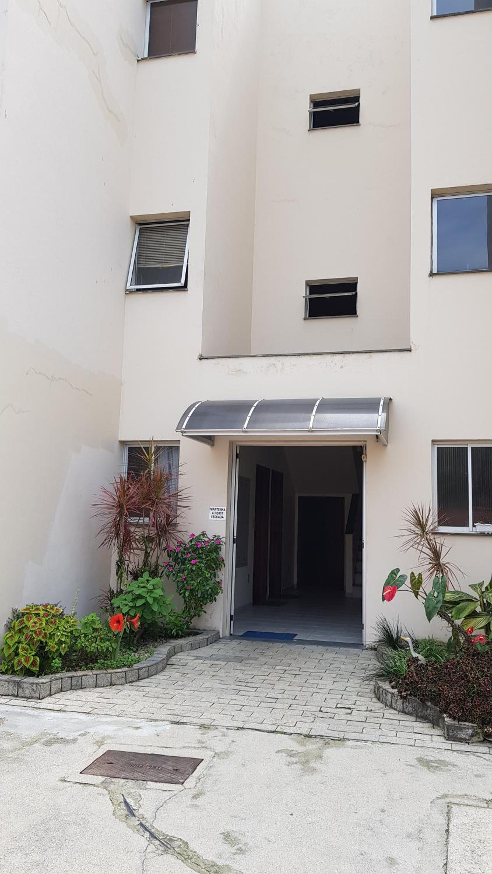 Apto confortável no Itaguá, 2 quartos, 1 wc, ar, wifi, garagem view 4