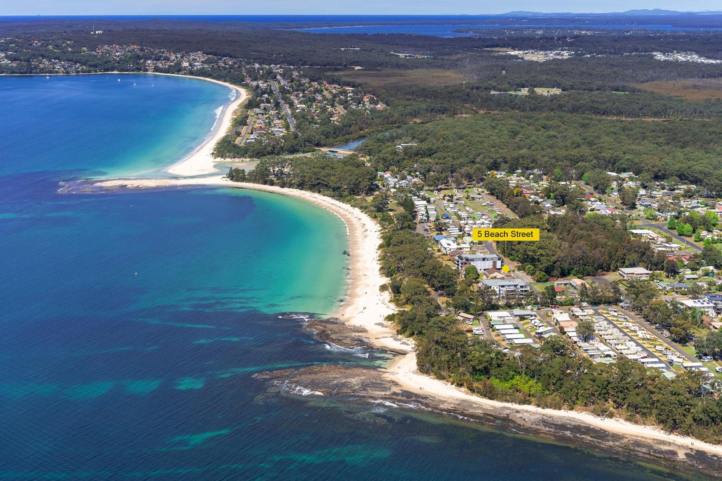 Husky 56 Beachfront Villa's - great location on the beach view 4