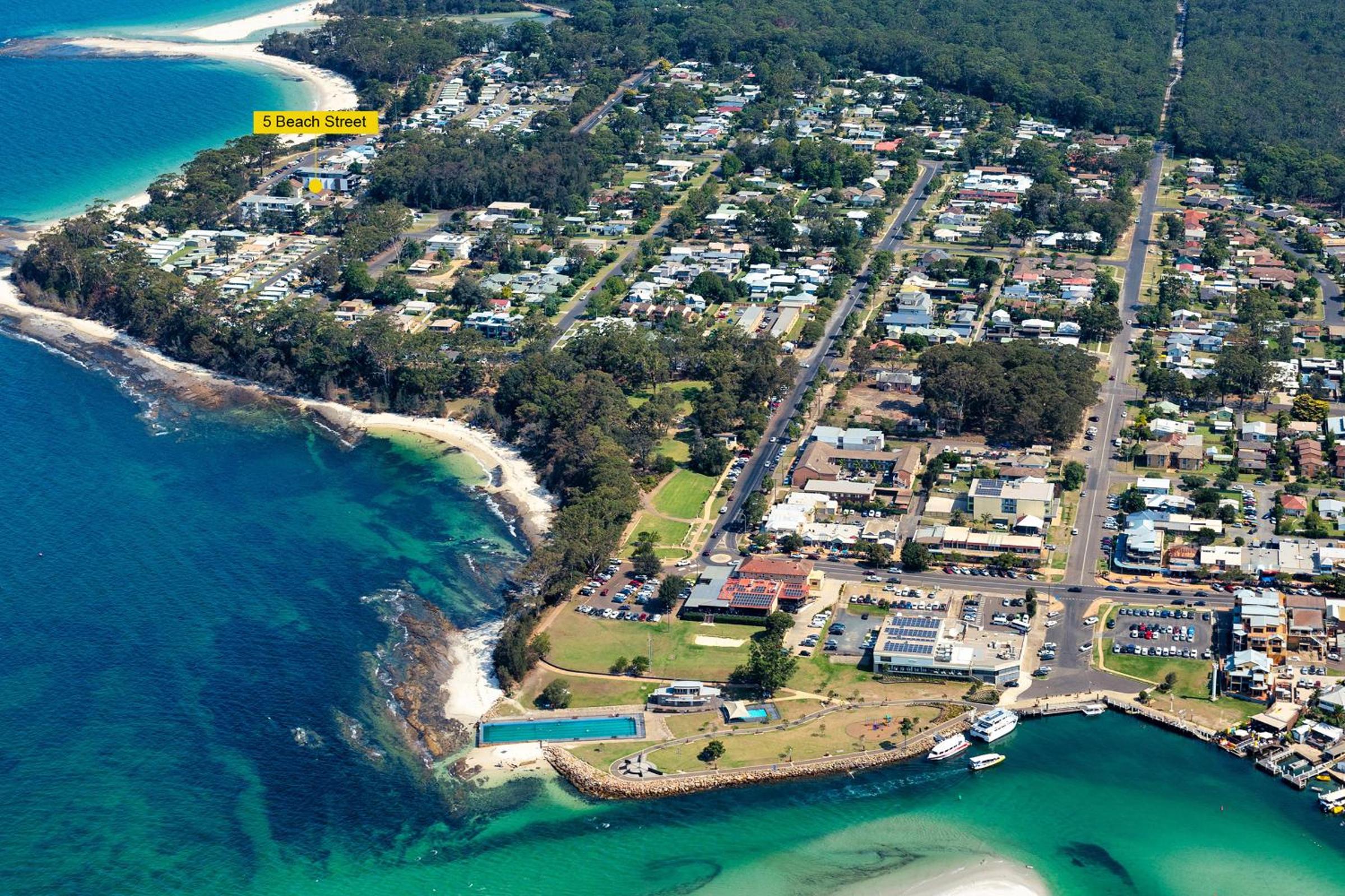 Husky 56 Beachfront Villa's - great location on the beach view 5
