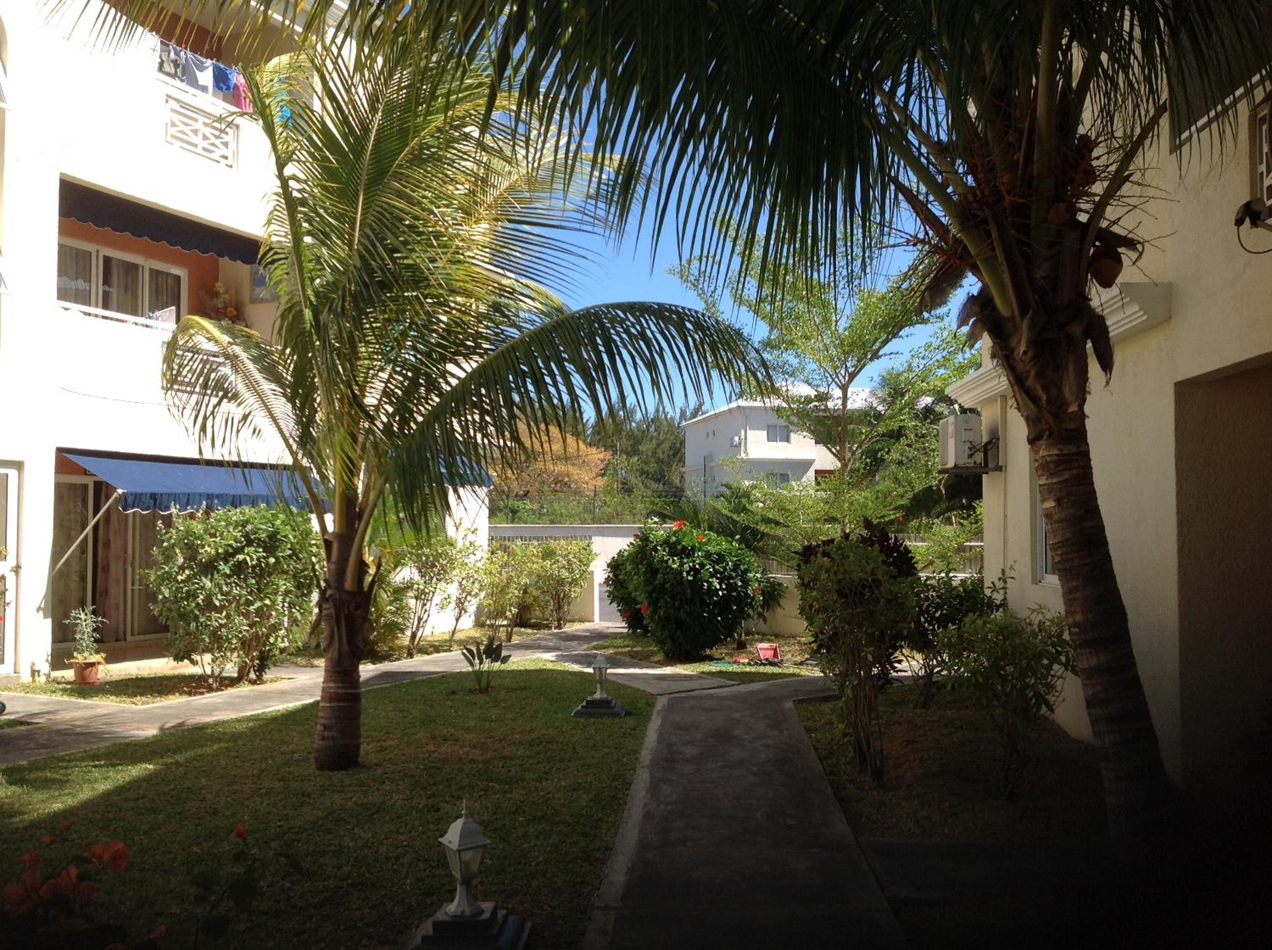 Lovely apartment in Flic en Flac, close to the lovely beach and all amenities view 5