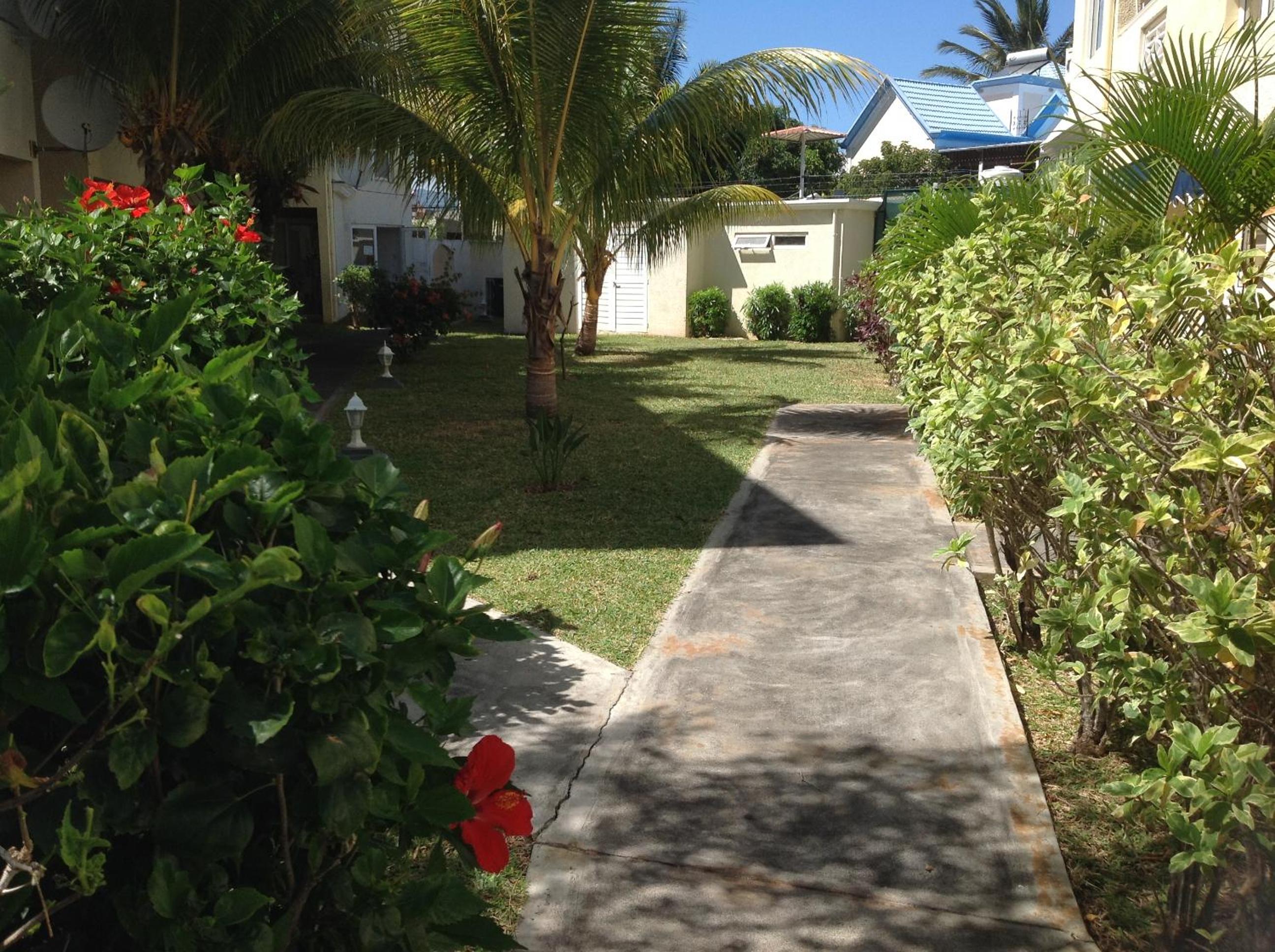 Lovely apartment in Flic en Flac, close to the lovely beach and all amenities view 4