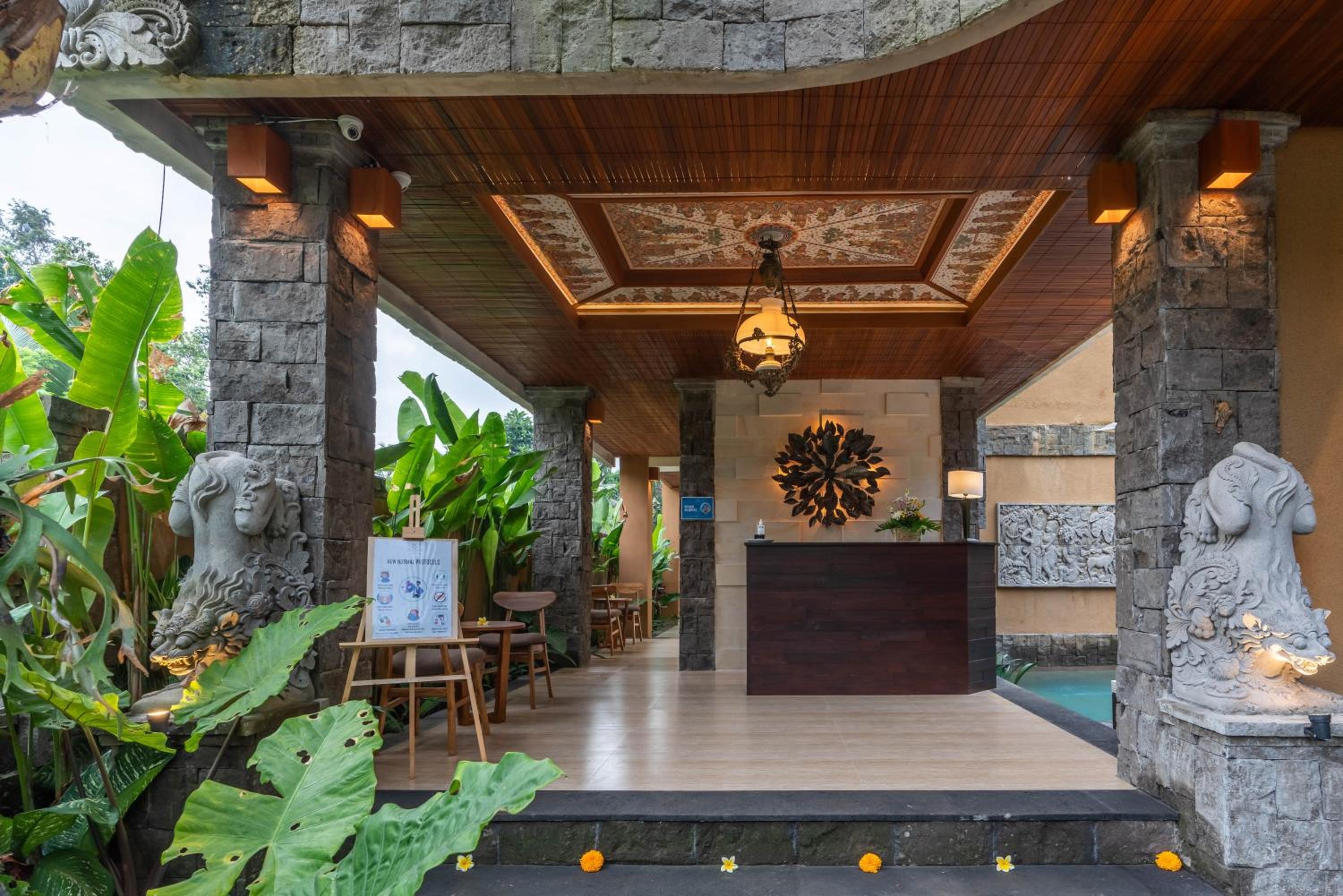 Lobby & Reception