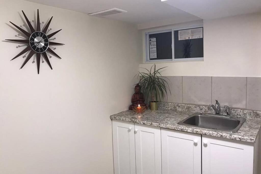 Tastefully decorated spacious apartment Burlington