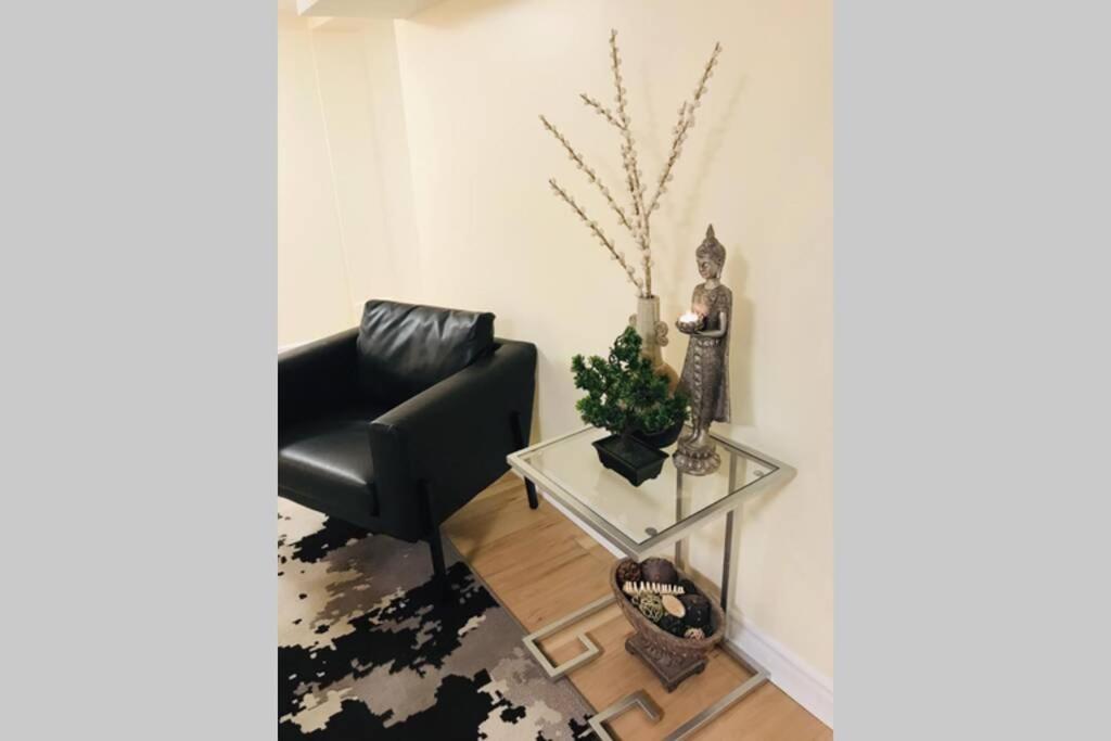 Tastefully decorated spacious apartment Burlington