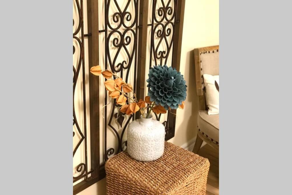 Tastefully decorated spacious apartment Burlington