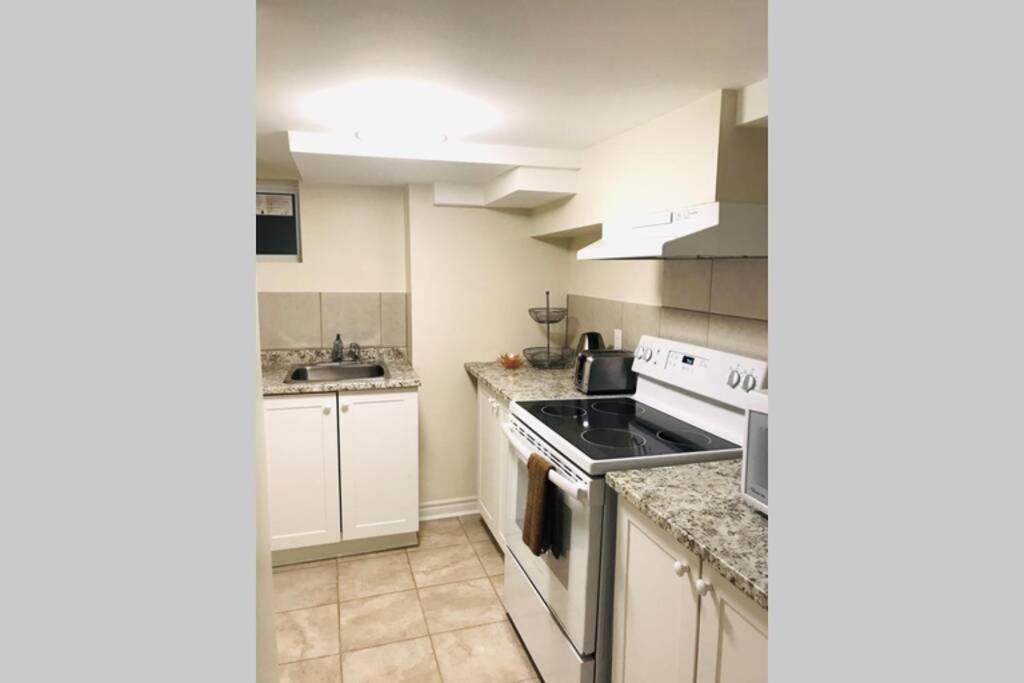 Tastefully decorated spacious apartment Burlington