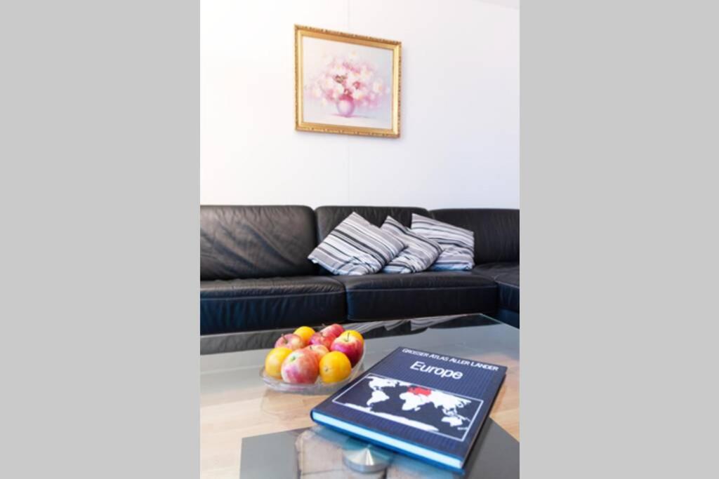 New, quiet flat next to U1, VIC, shopping mall,...