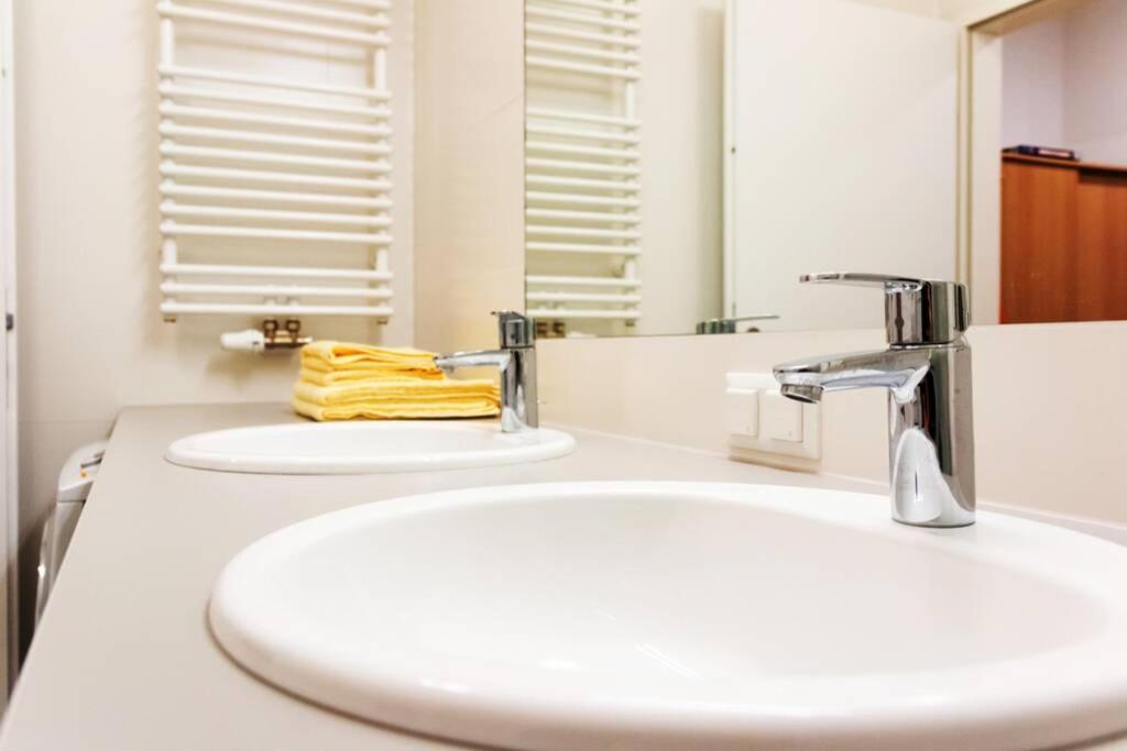 New, quiet flat next to U1, VIC, shopping mall,...