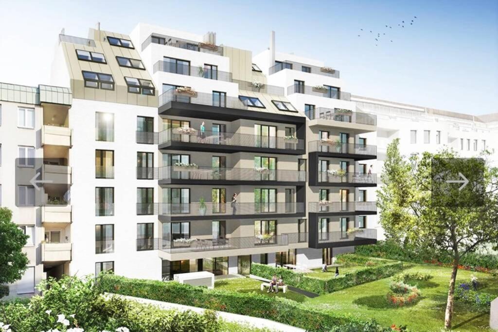 New, quiet flat next to U1, VIC, shopping mall,...