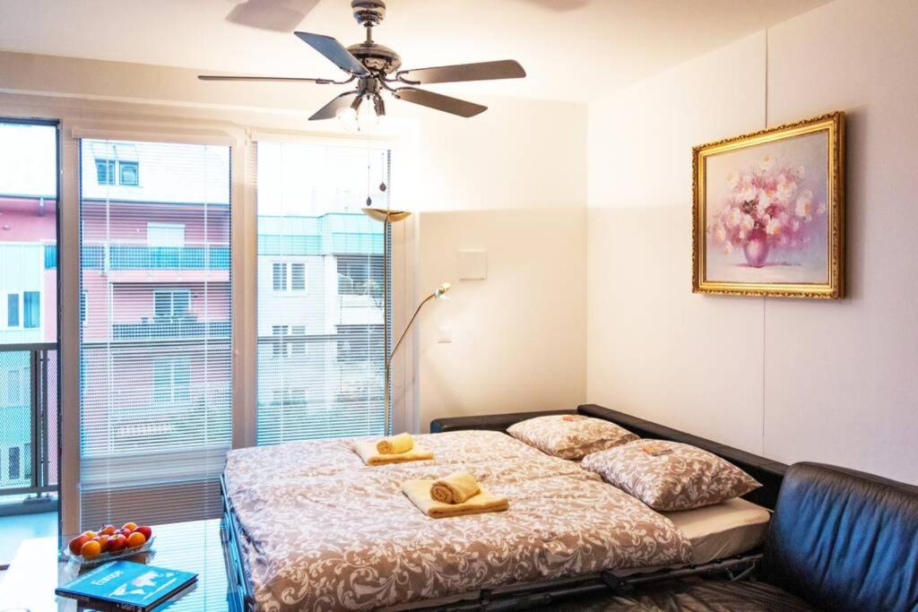 New, quiet flat next to U1, VIC, shopping mall,...