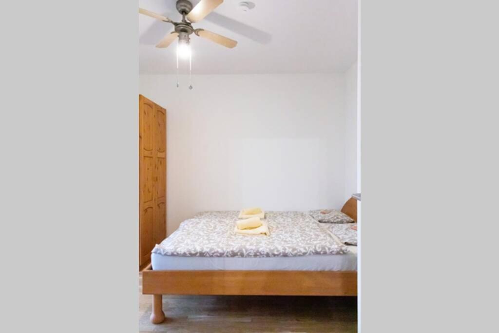 New, quiet flat next to U1, VIC, shopping mall,...