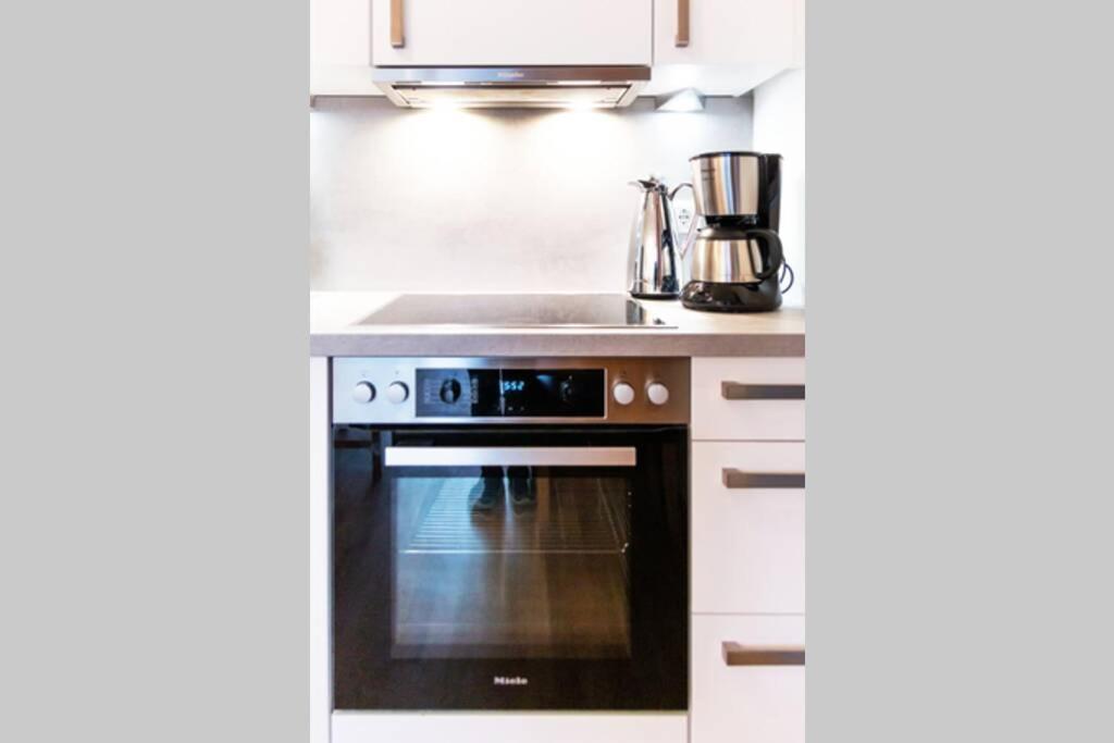 New, quiet flat next to U1, VIC, shopping mall,...