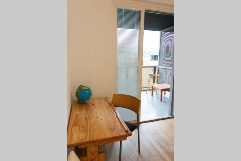 New, quiet flat next to U1, VIC, shopping mall,...