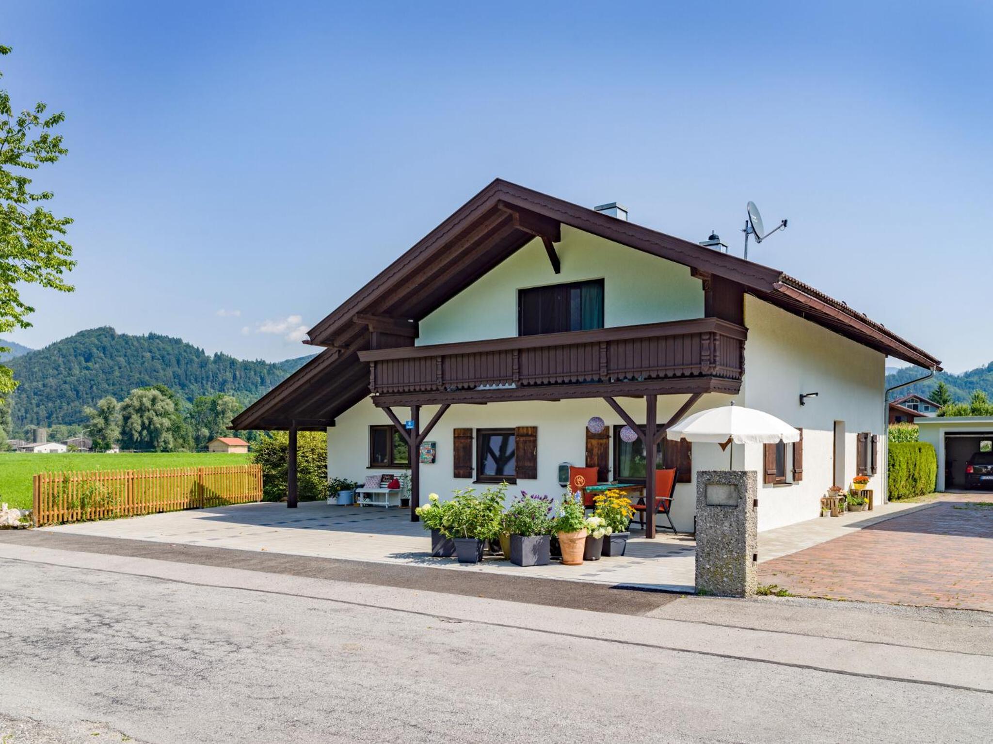Glühwürmchen Cottage view 2