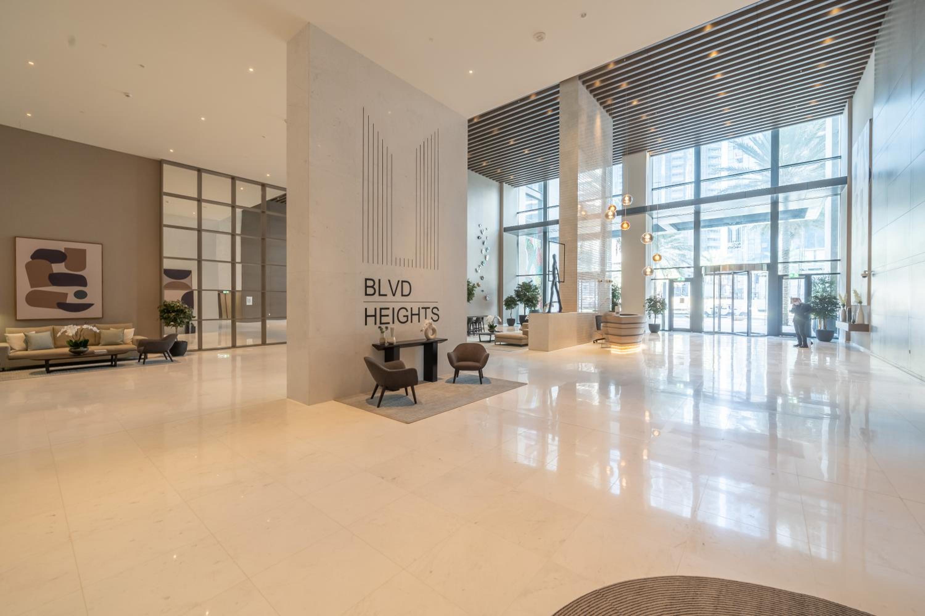 High-End Chic Apartment, Close to Burj Khalifa