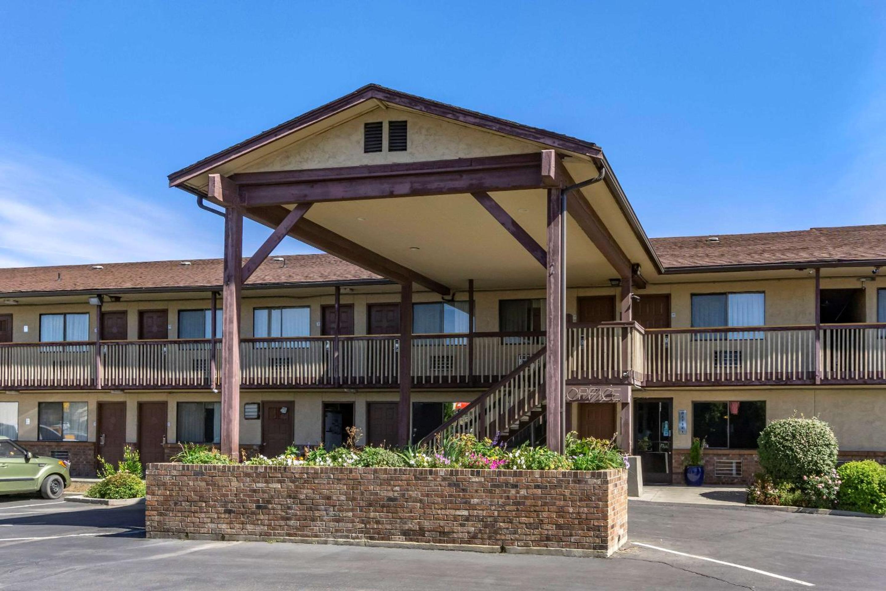 Ellensburg Vacations - Econo Lodge Ellensburg Near University - Property Image 1