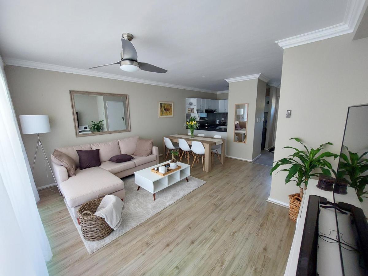 CherryPlum self-catering, Cape Town, photo 3 of 6