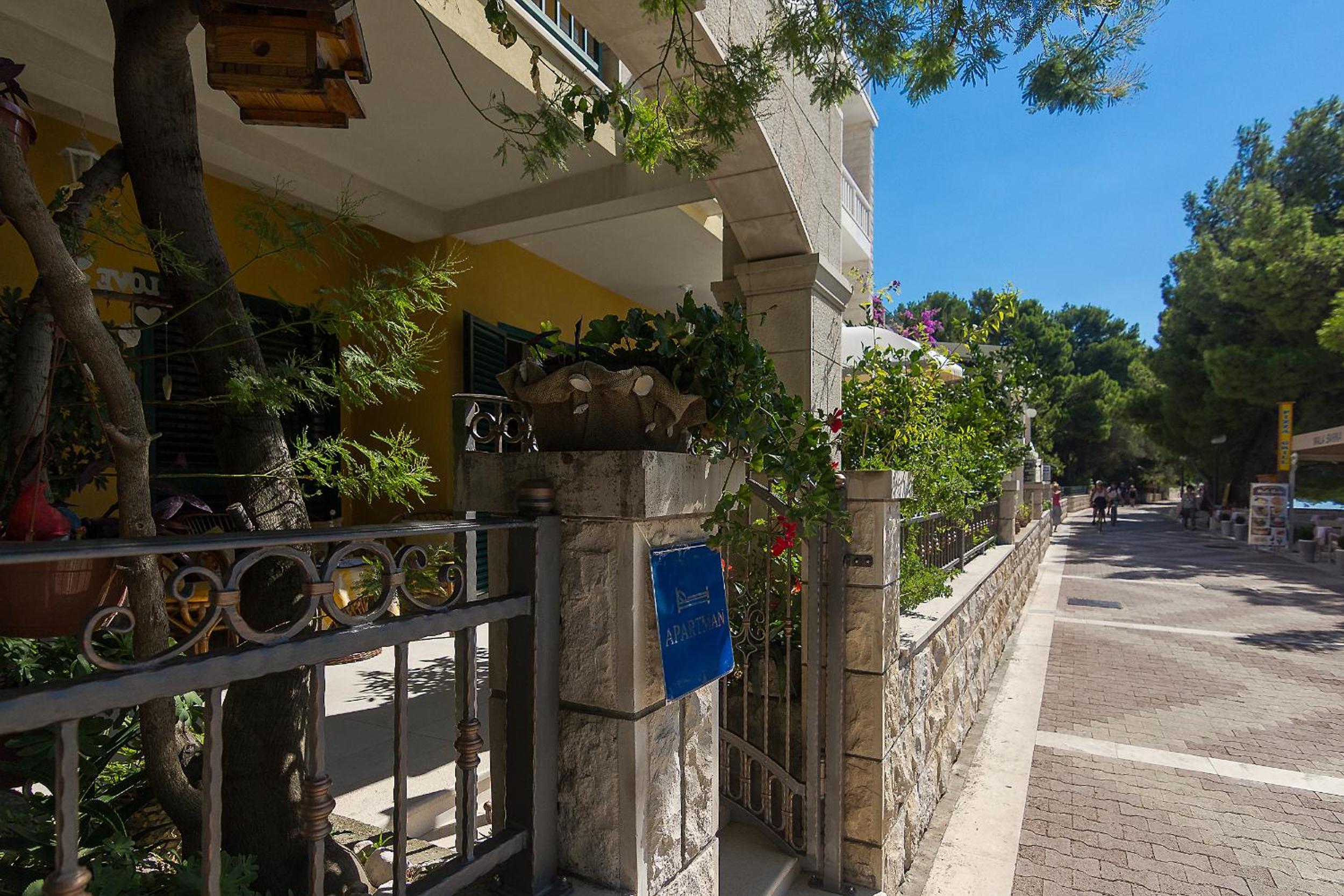 Apartments Ela Tucepi view 3