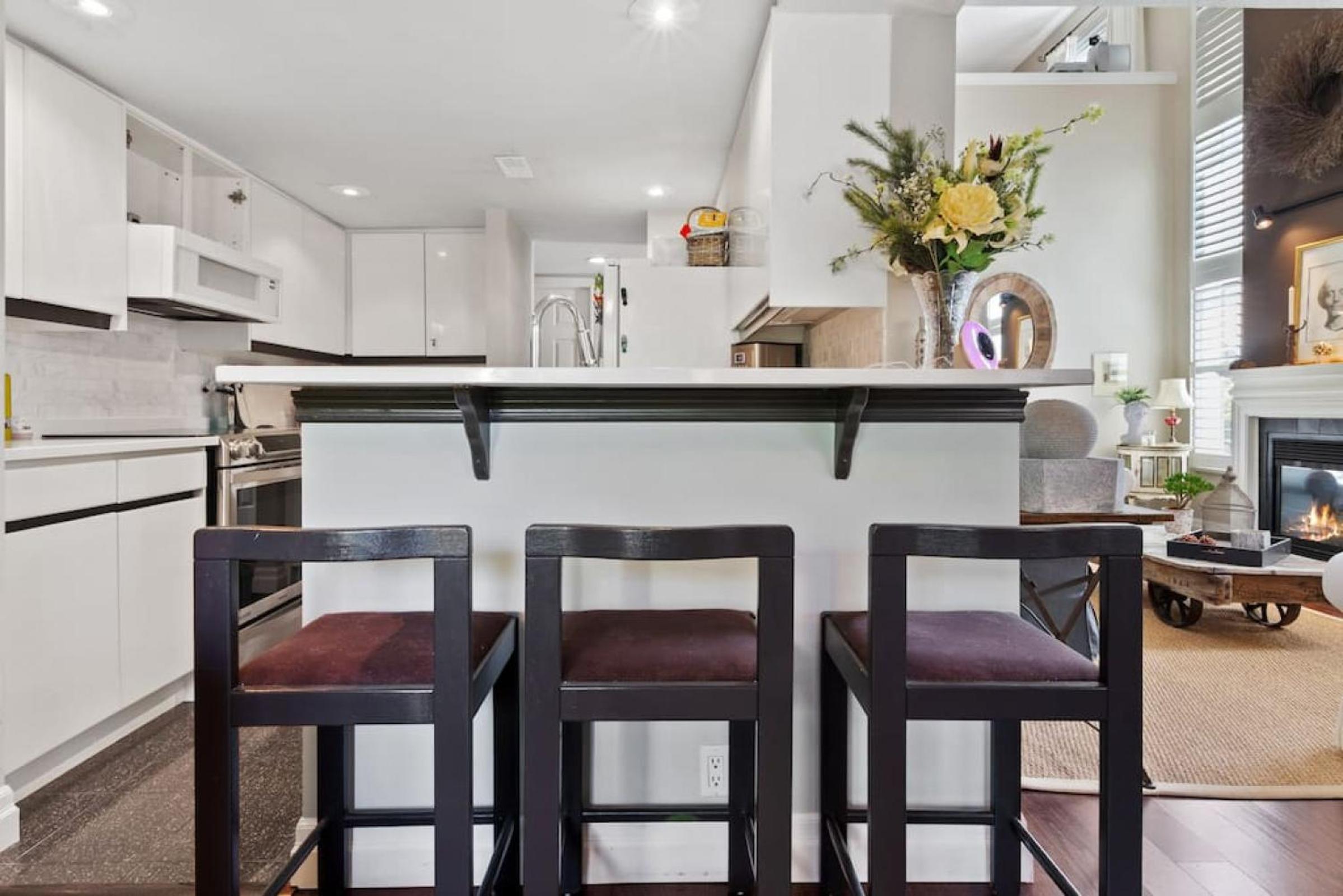 Elegant Sierra Lane Retreat 88780