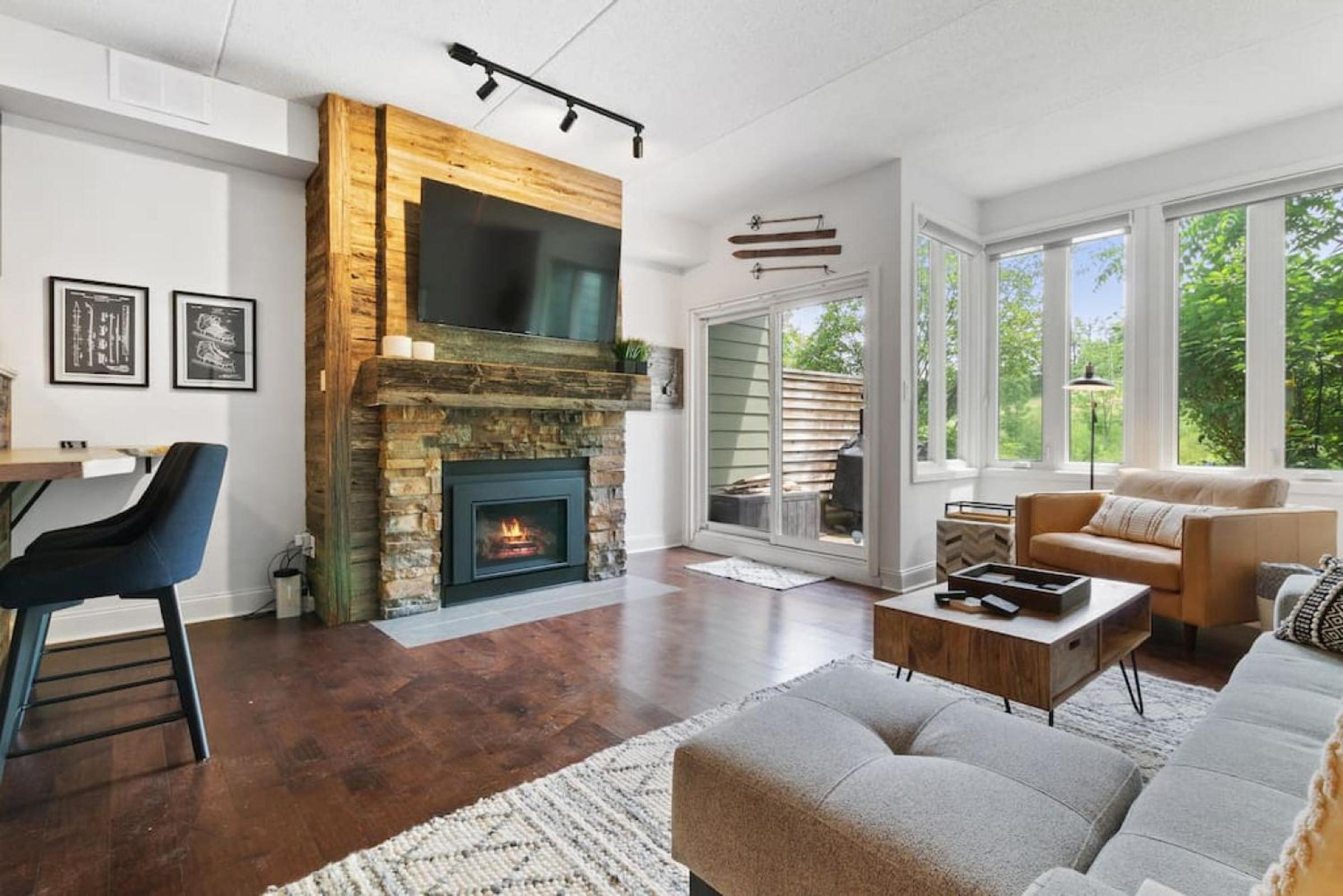 Hotel Modern Mountainside Ski in Ski out 87111 - Image 1