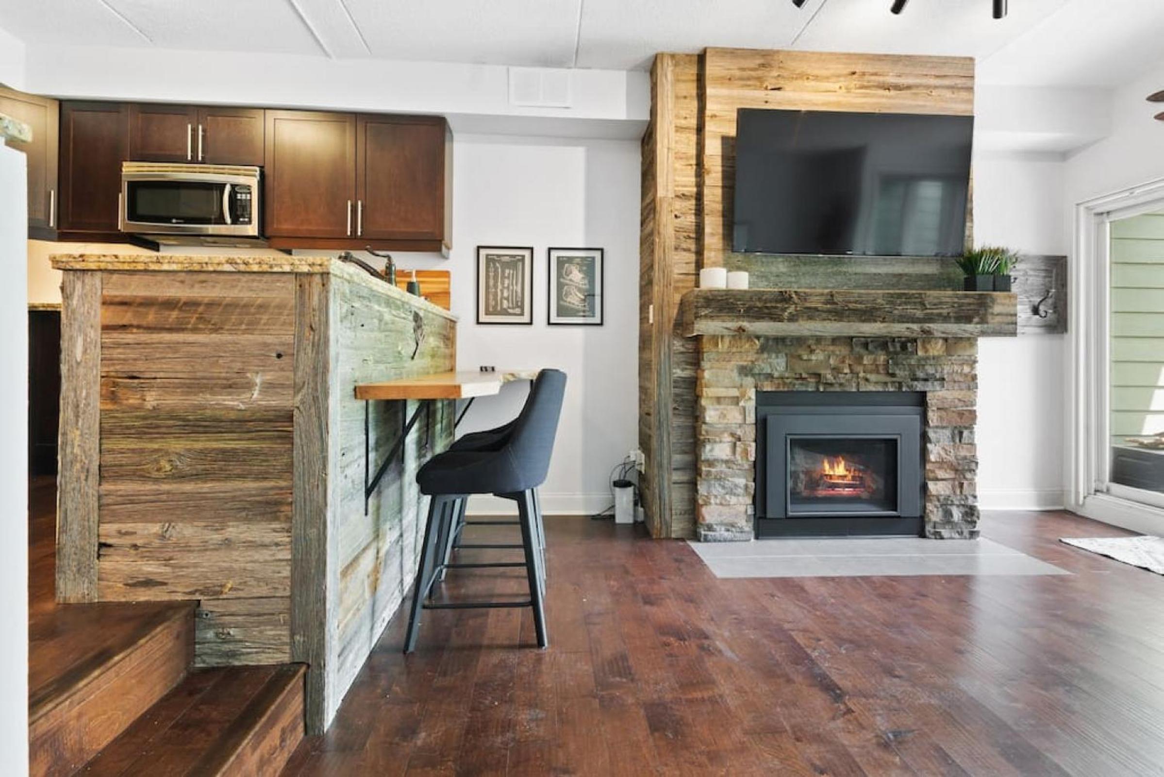 Modern Mountainside Ski in Ski out 87111