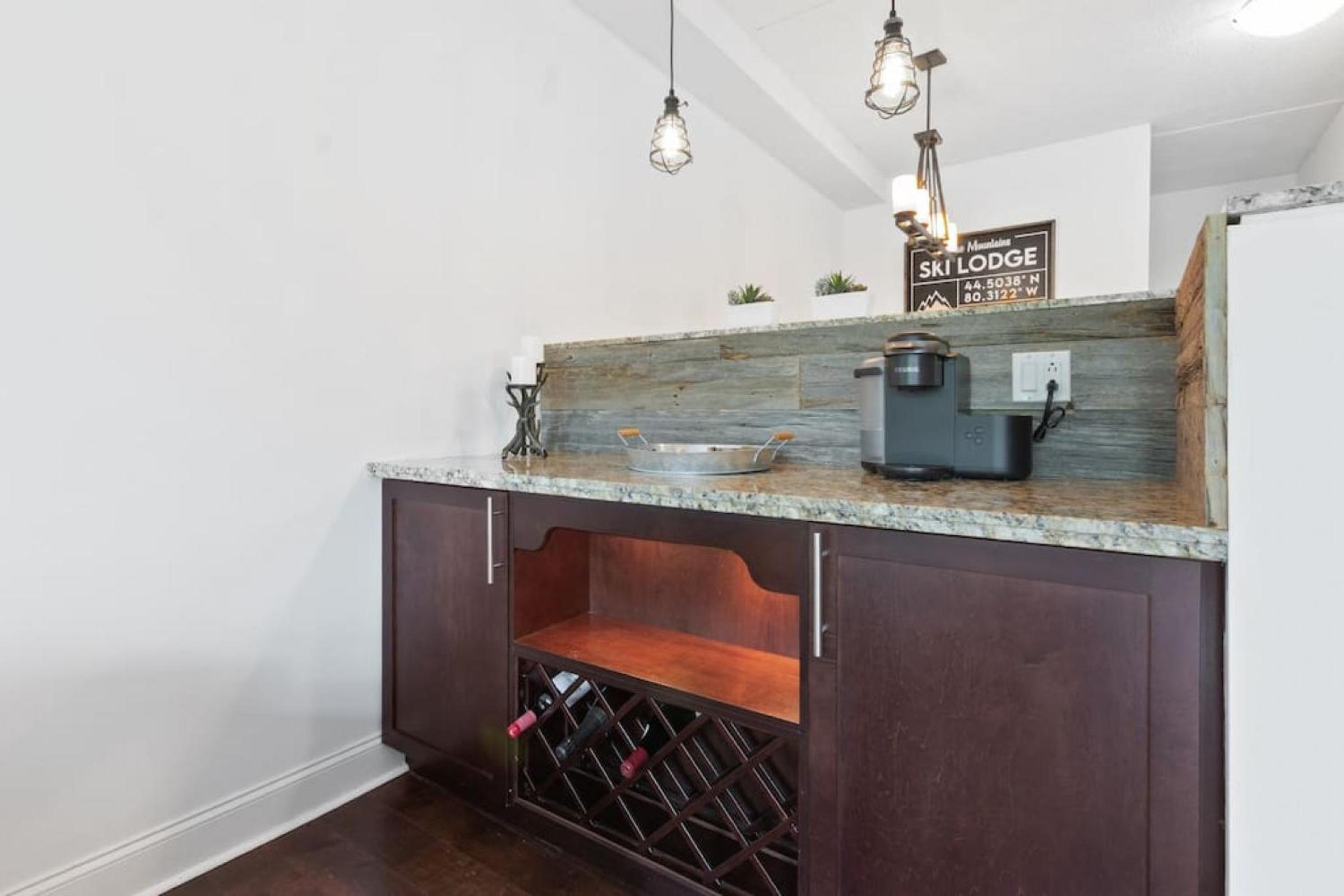 Modern Mountainside Ski in Ski out 87111