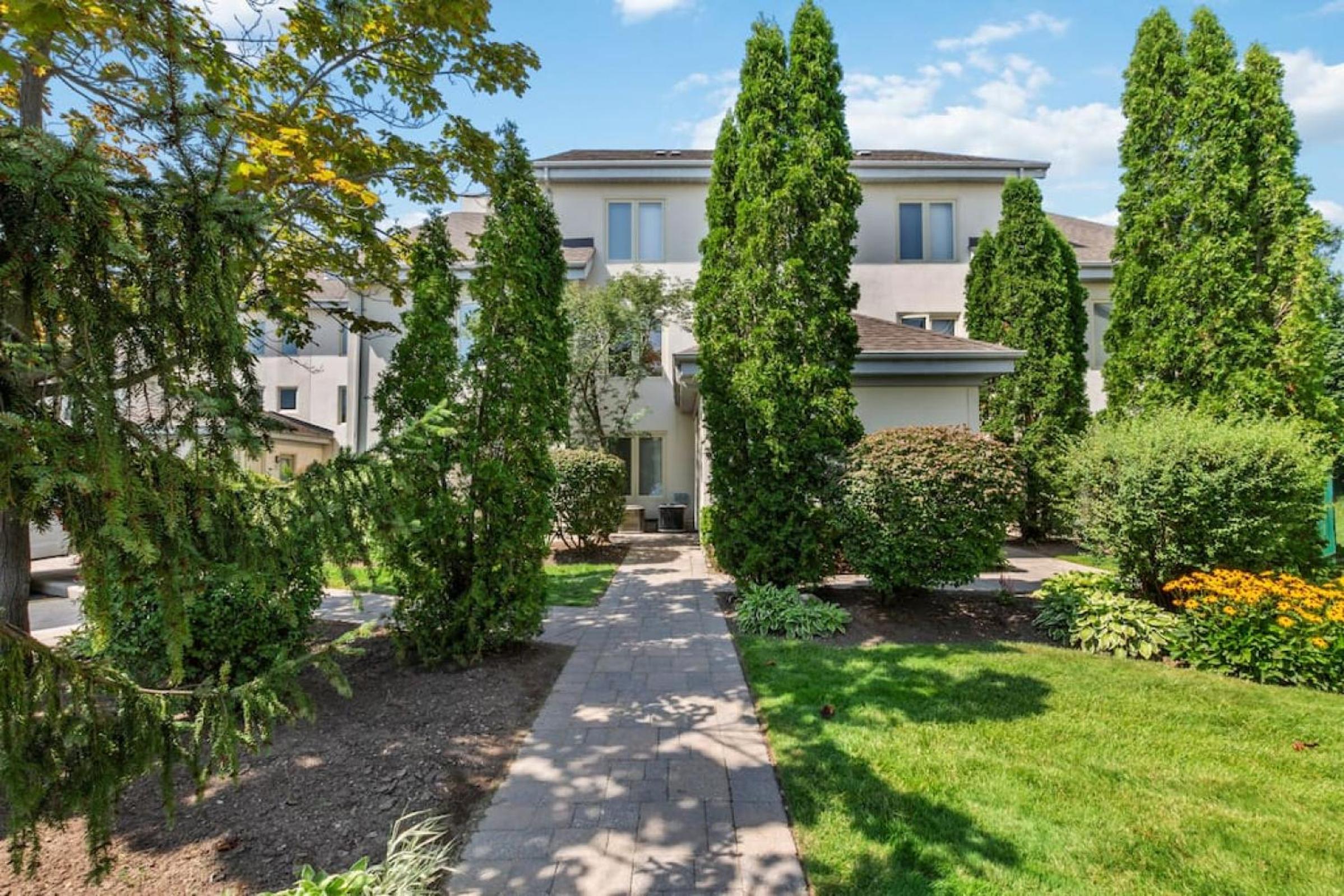 Elegant Sierra Lane Retreat 88780