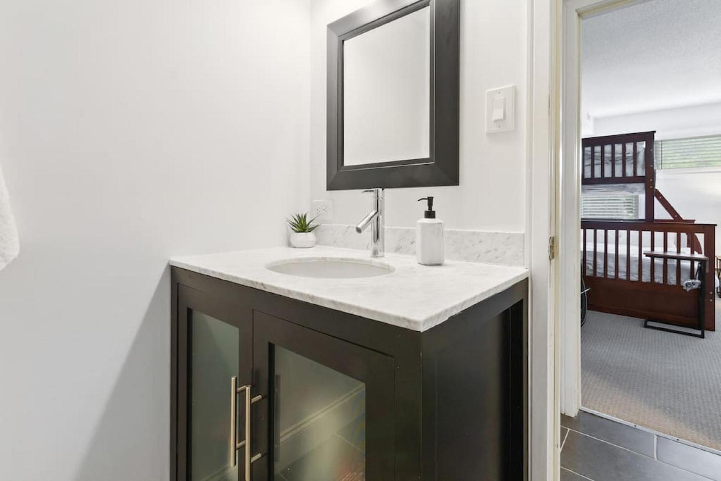 Modern Mountainside Ski in Ski out 87111