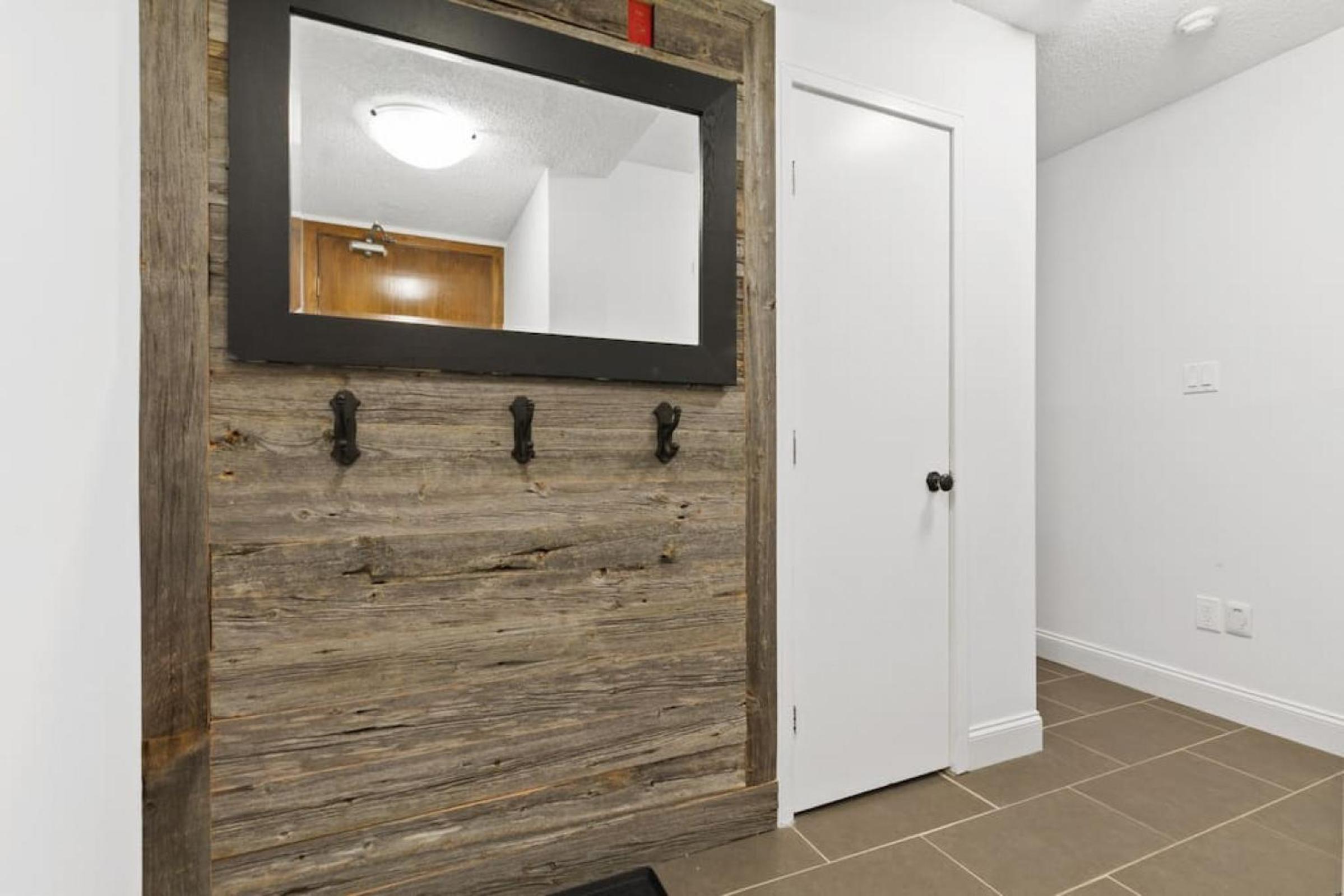 Modern Mountainside Ski in Ski out 87111