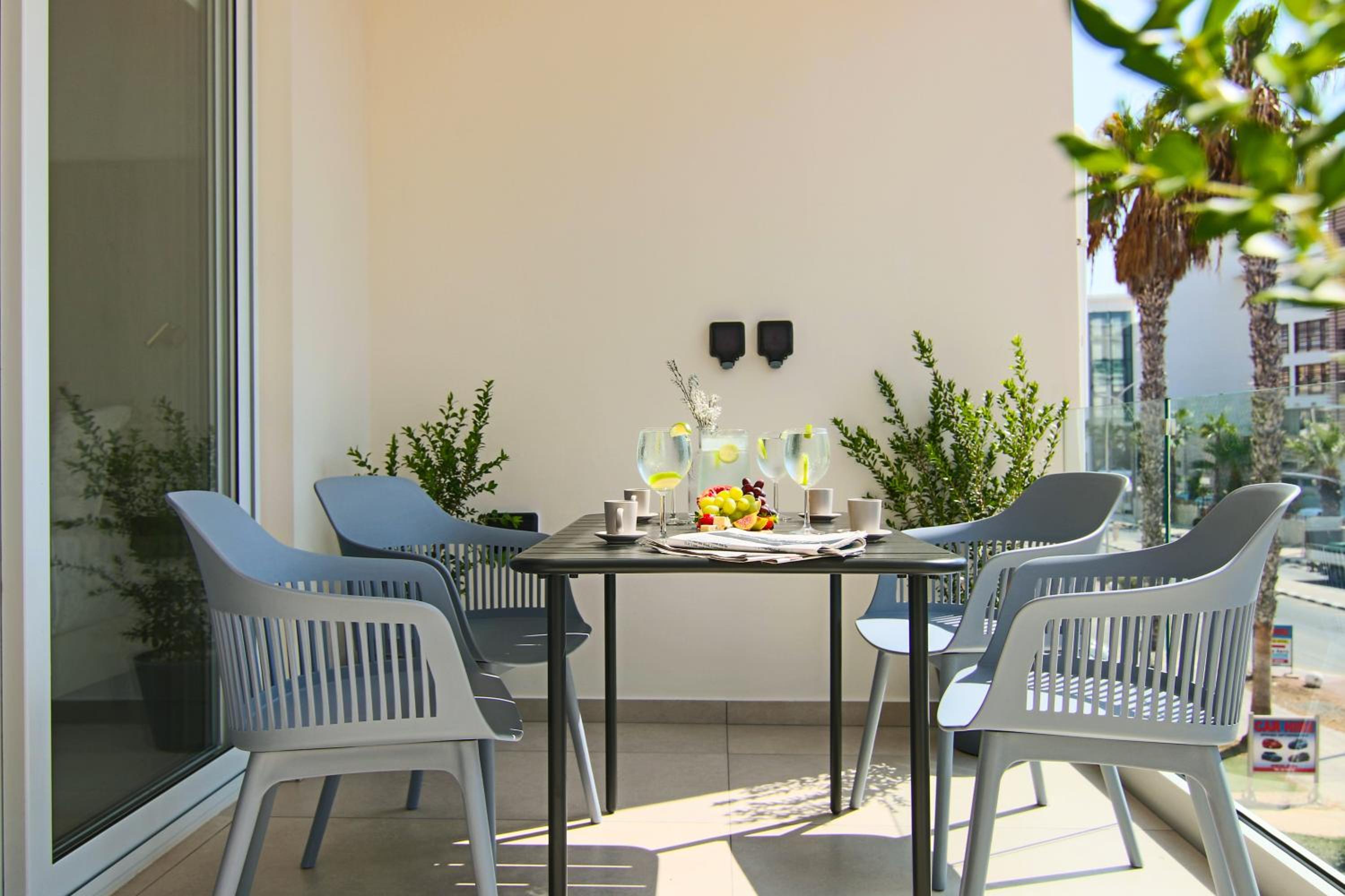 Phaedrus Living Seaview Flat Limnaria 154 view 5